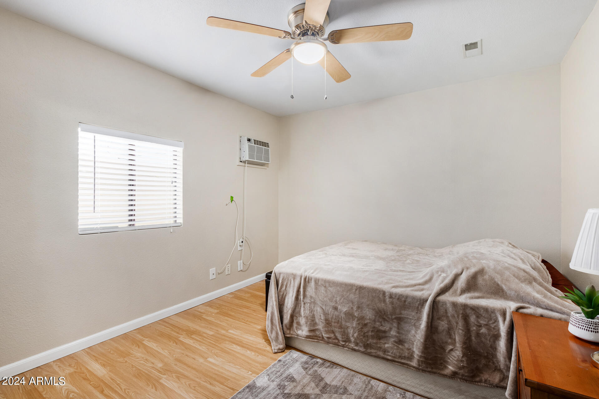 1535 W DANBURY Road