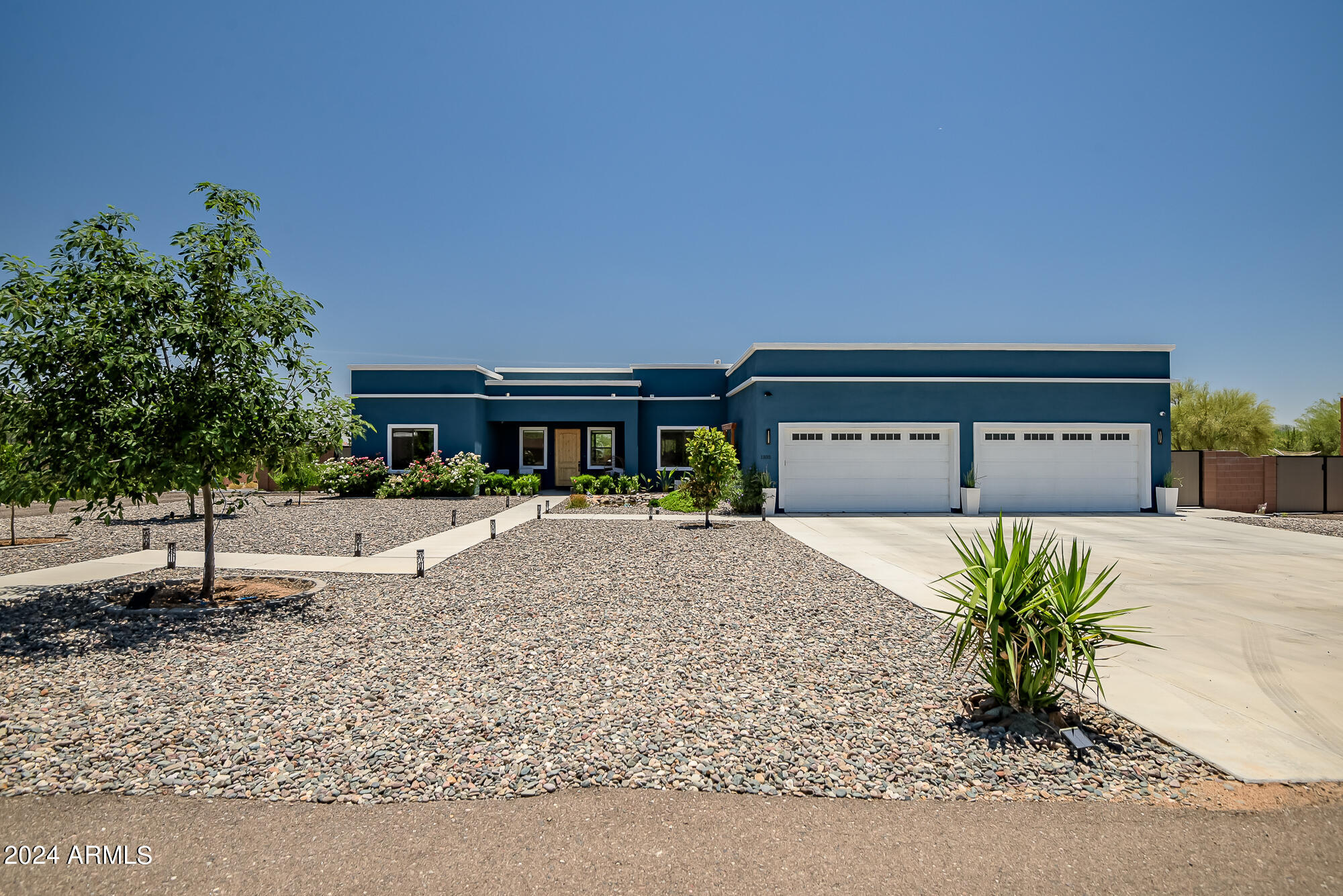 1105 E DESERT HILLS ESTATE Drive