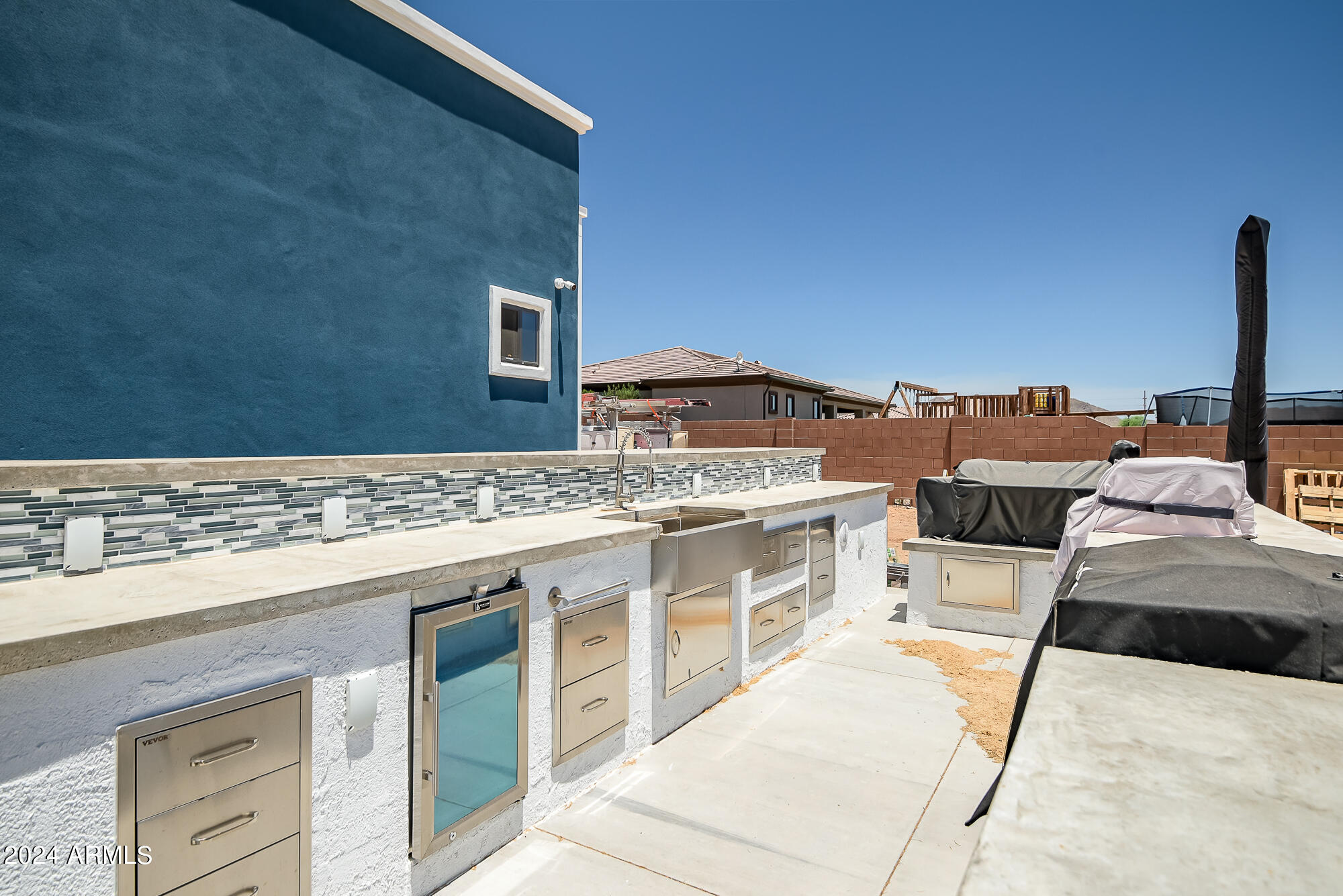 1105 E DESERT HILLS ESTATE Drive