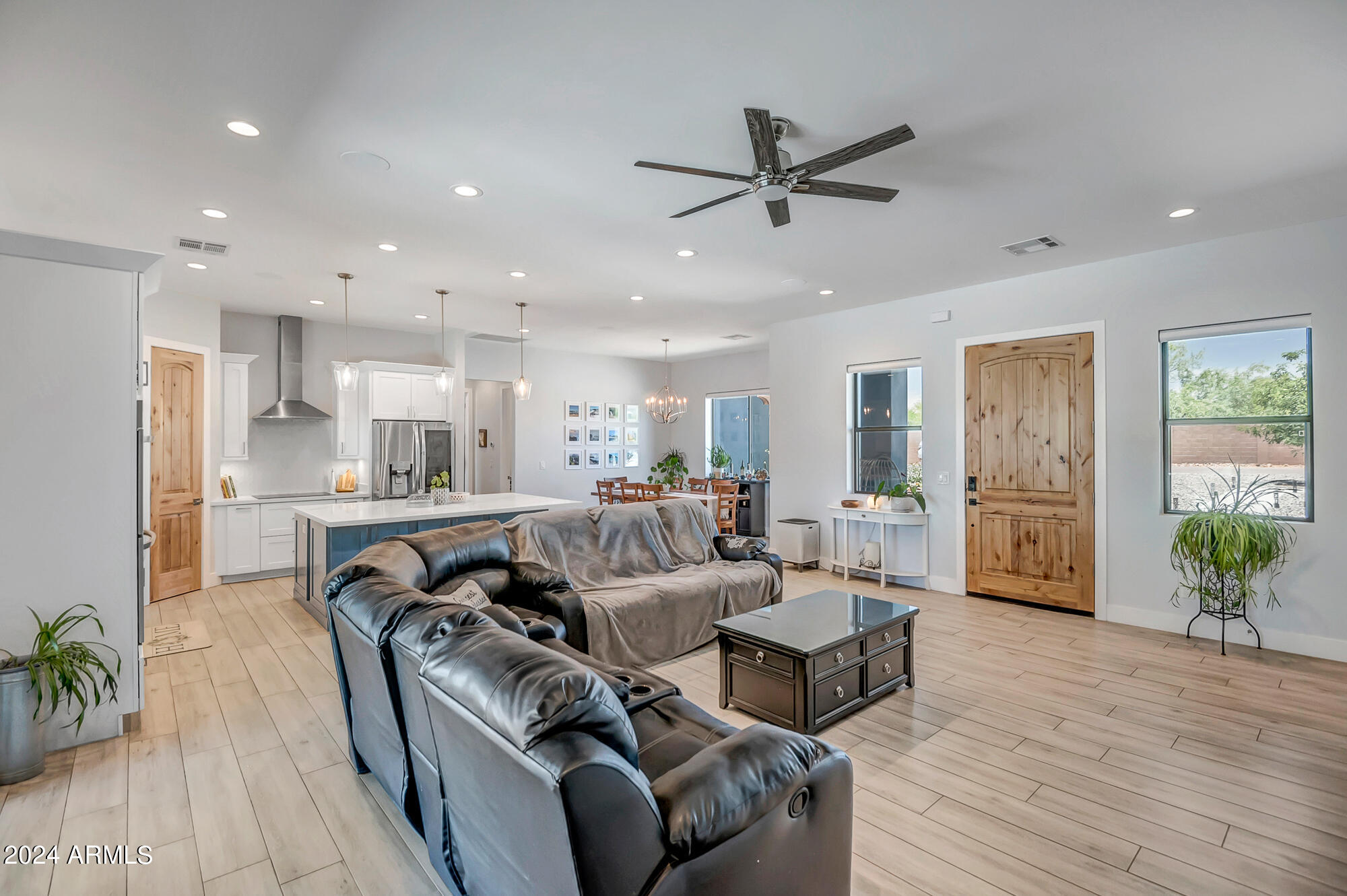 1105 E DESERT HILLS ESTATE Drive
