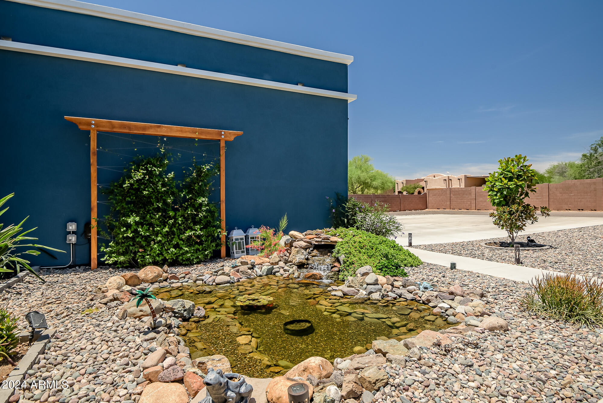 1105 E DESERT HILLS ESTATE Drive