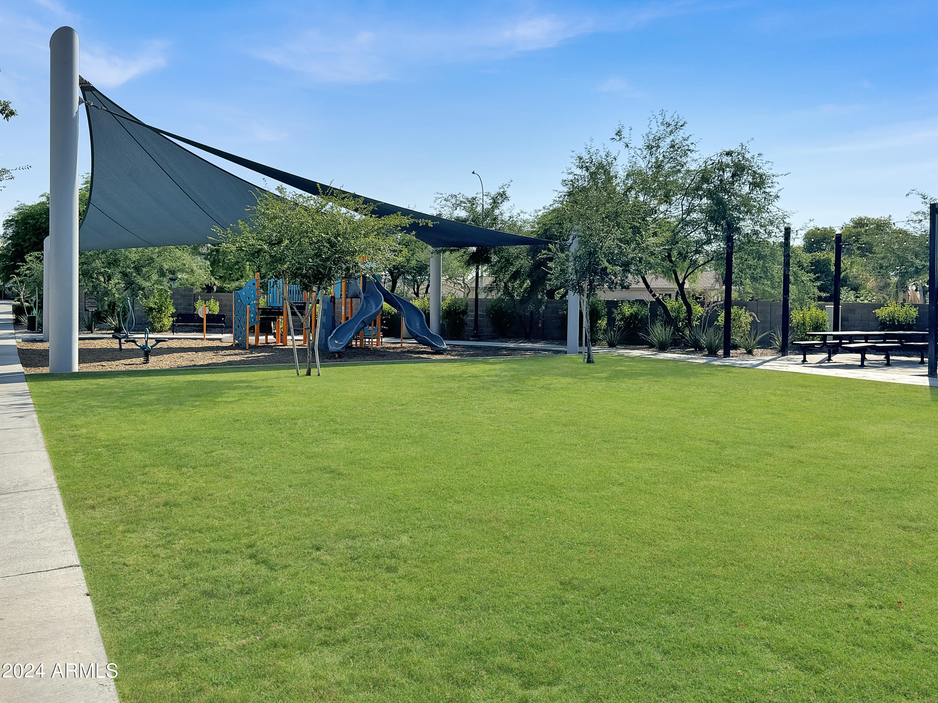 1111 W DIAMONDBACK Drive