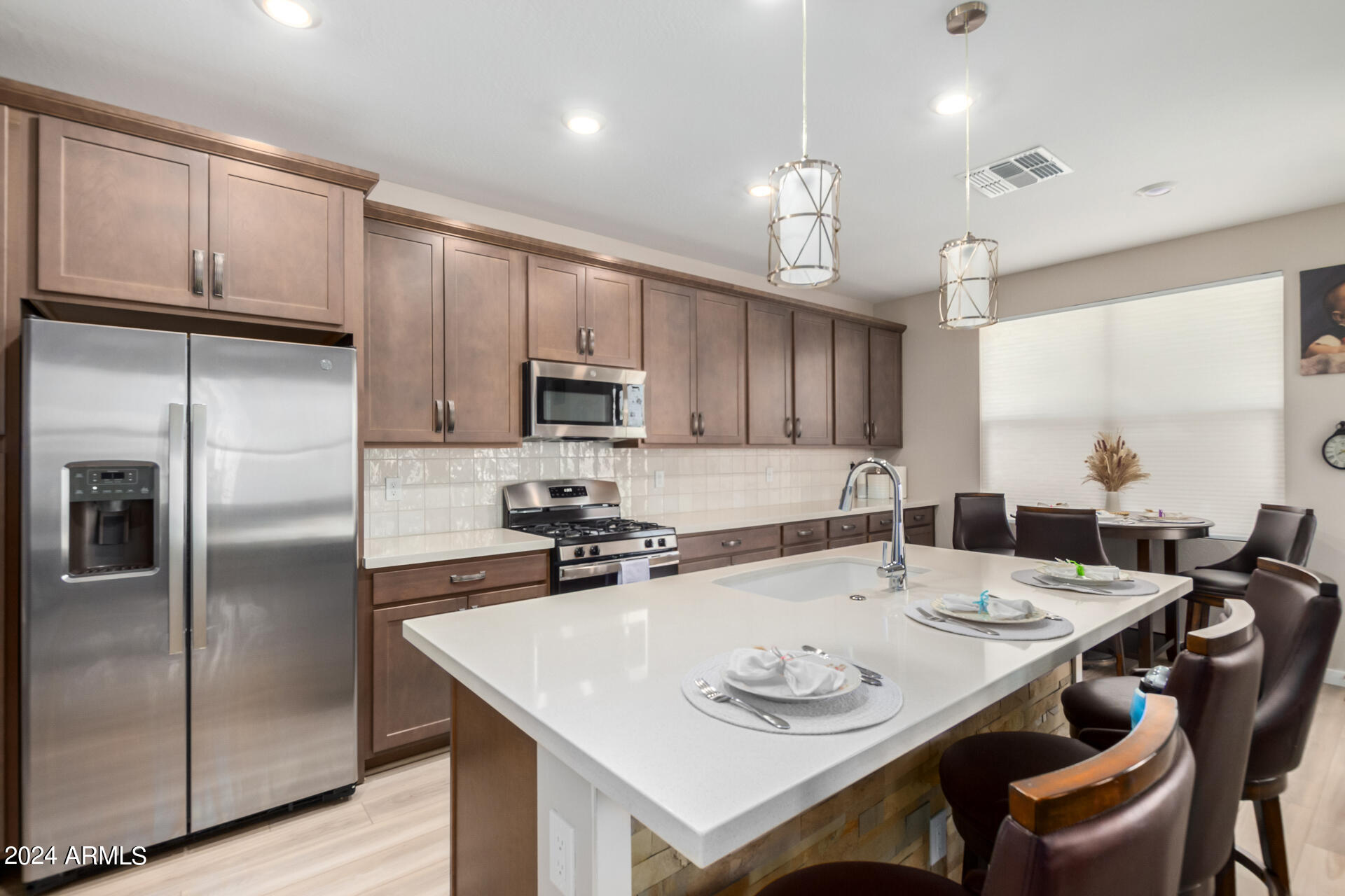 1111 W DIAMONDBACK Drive