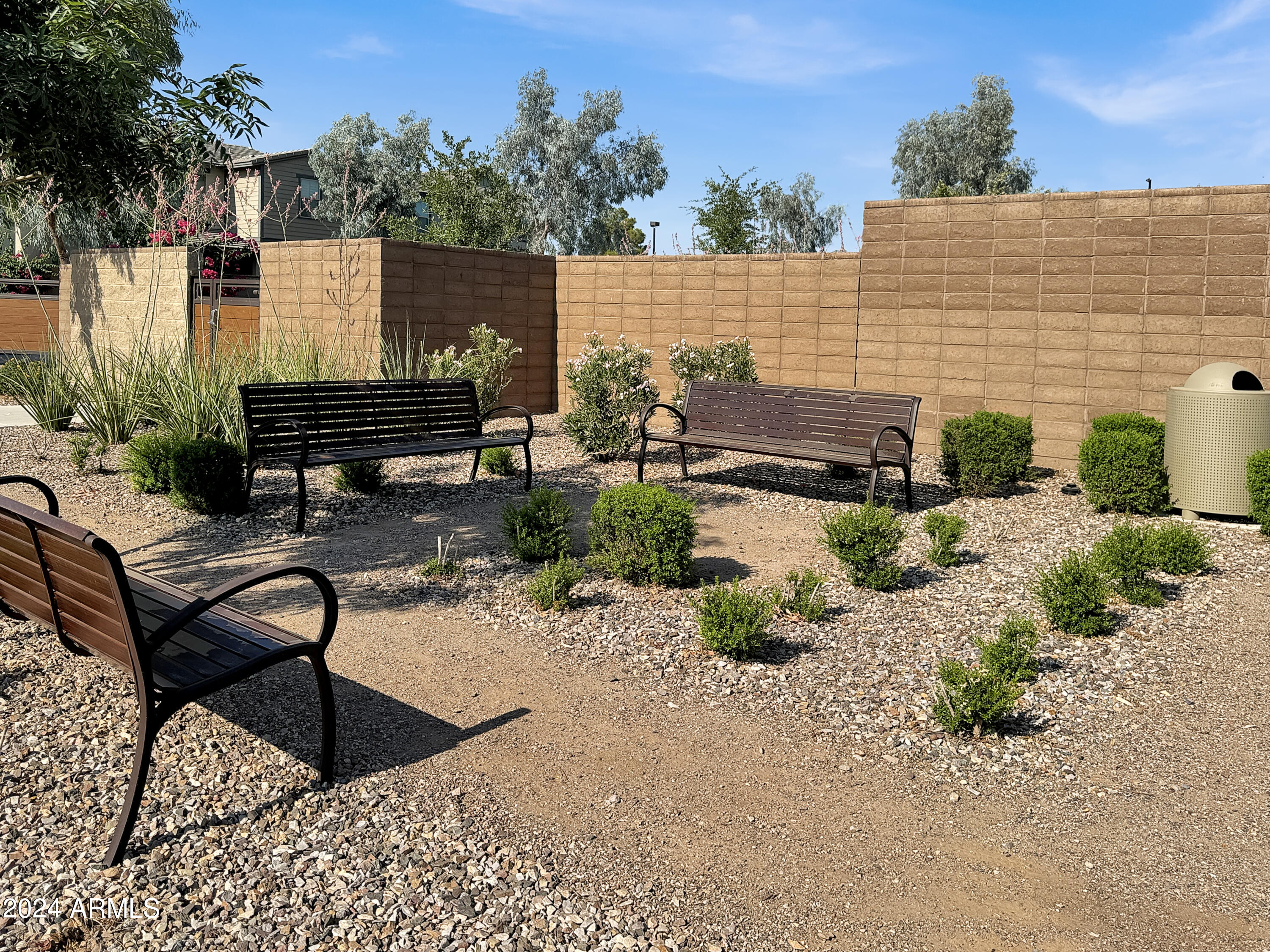 1111 W DIAMONDBACK Drive