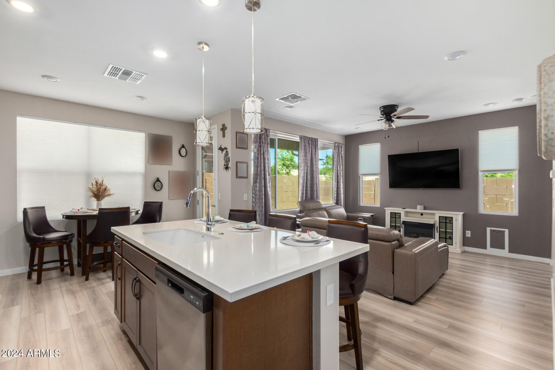 1111 W DIAMONDBACK Drive