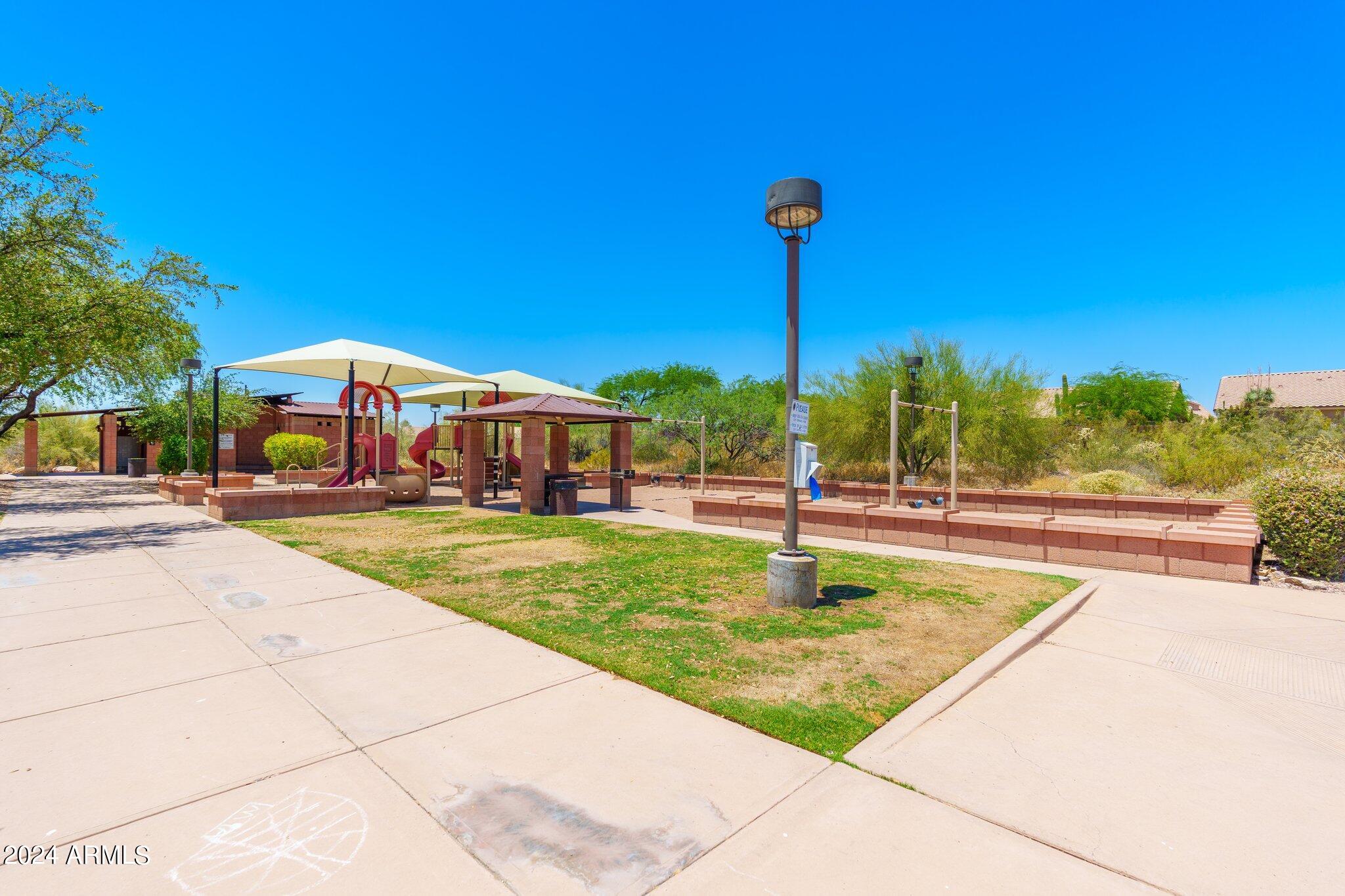 9038 E MAPLE Drive