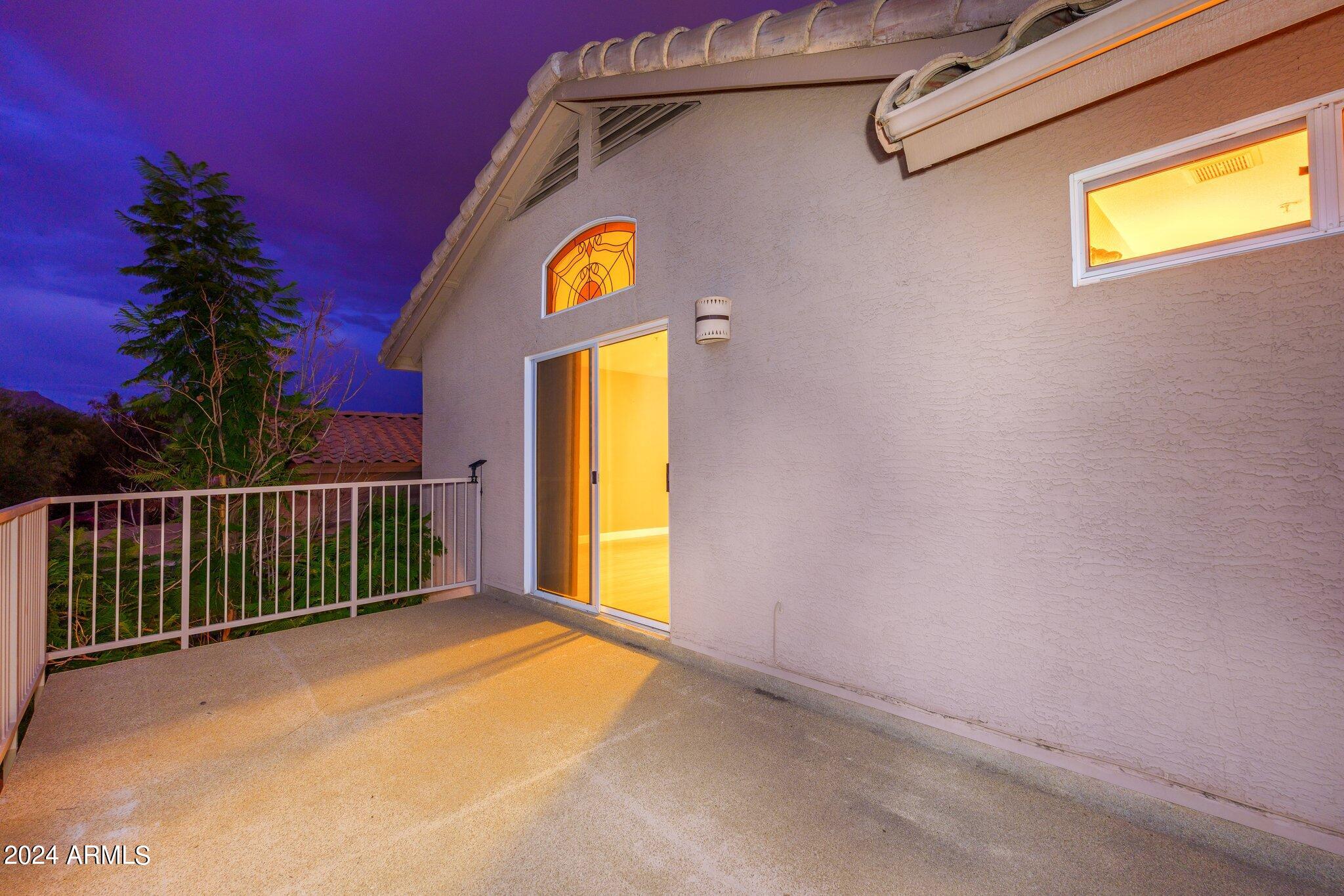9038 E MAPLE Drive