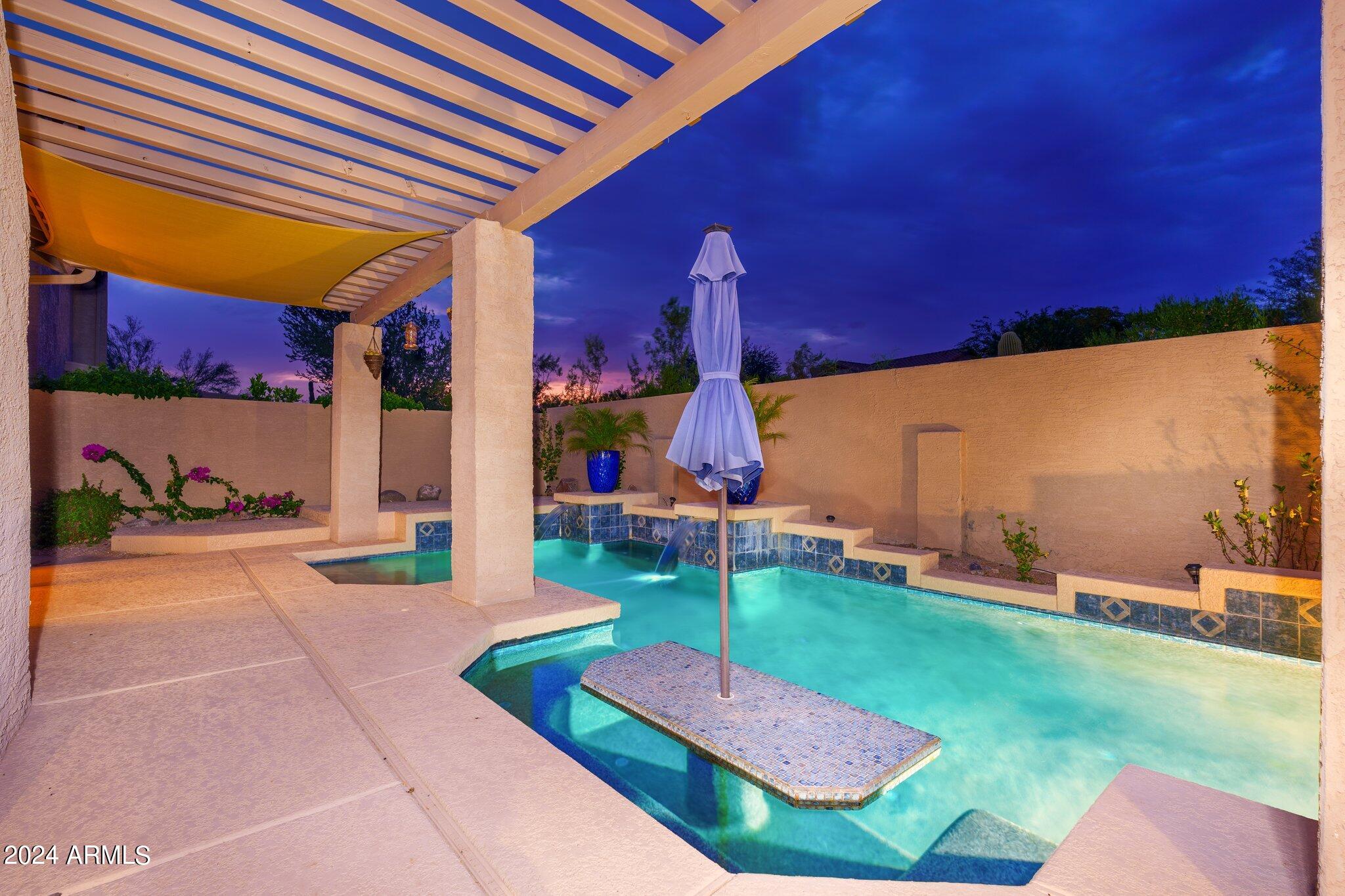 9038 E MAPLE Drive