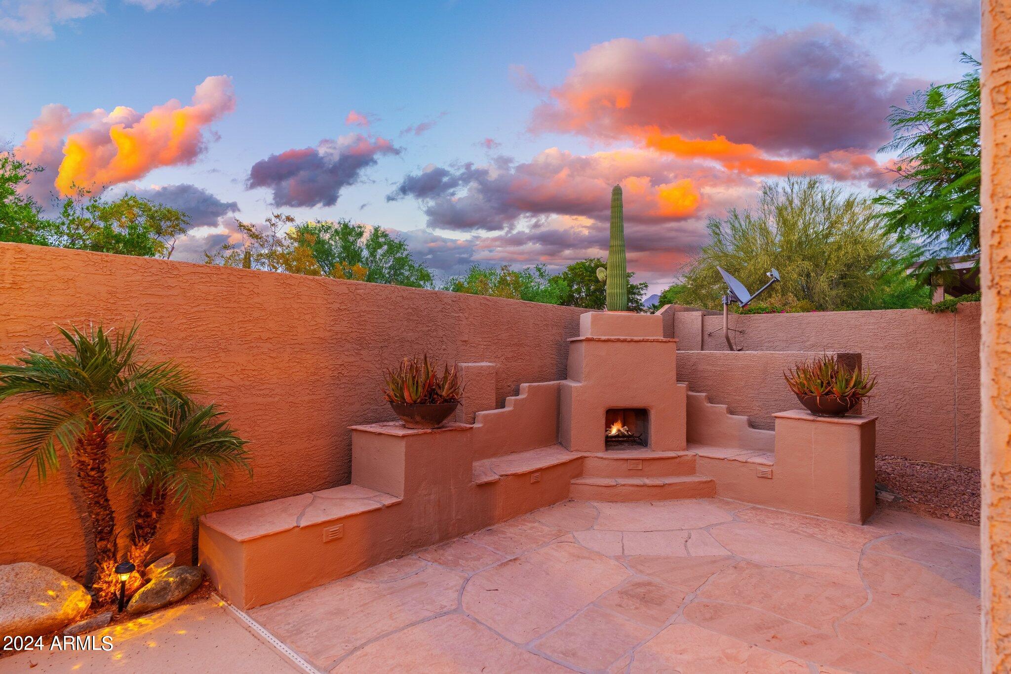 9038 E MAPLE Drive