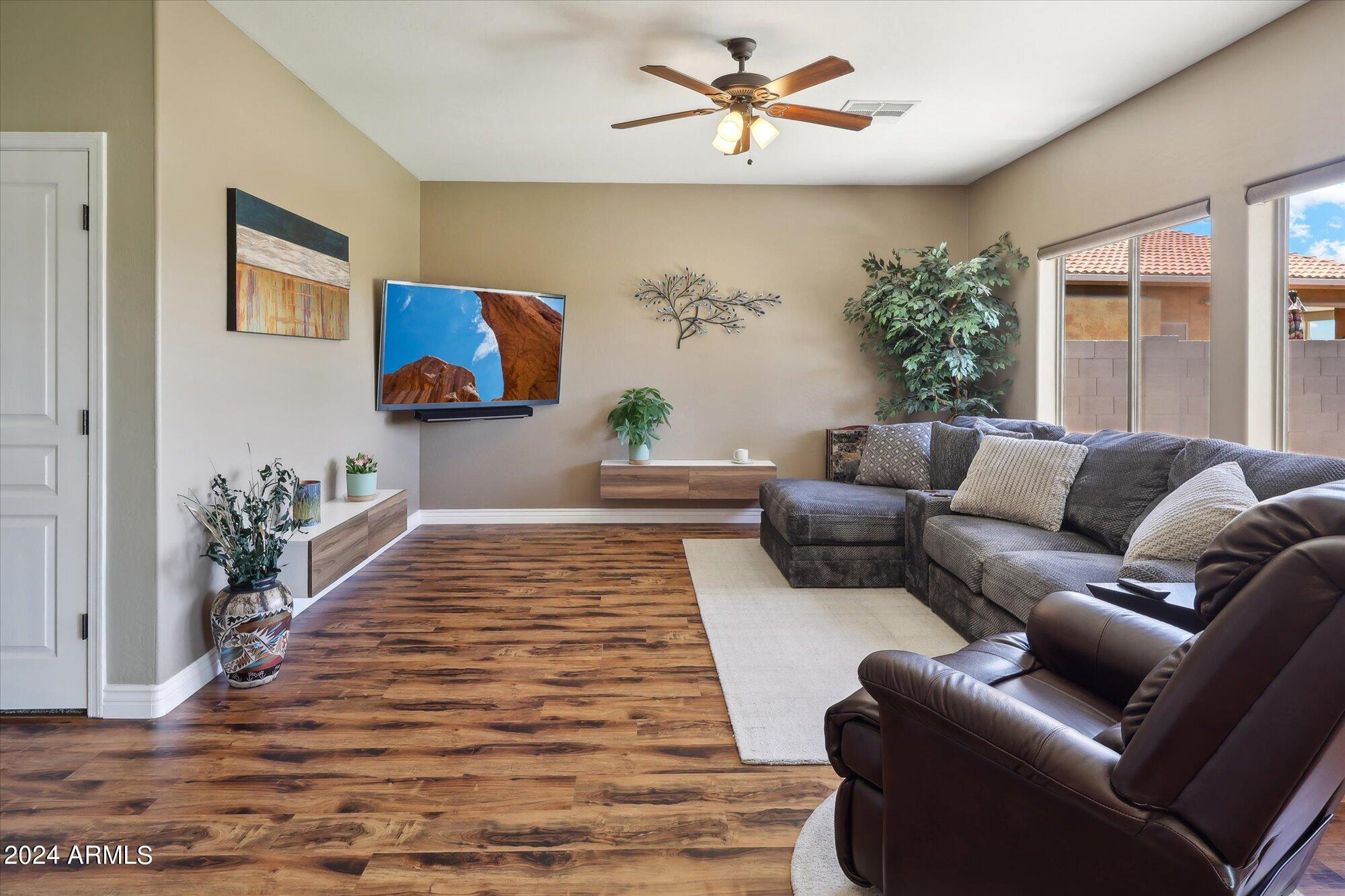 507 E SHAWNEE Road