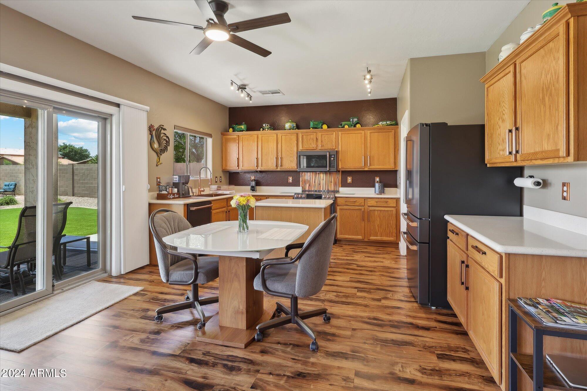 507 E SHAWNEE Road