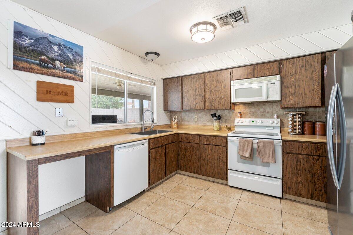 5116 W LUPINE Avenue