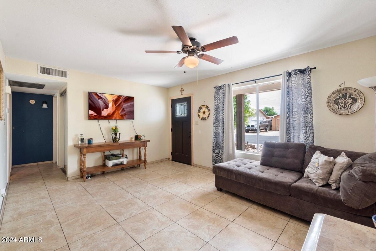 5116 W LUPINE Avenue