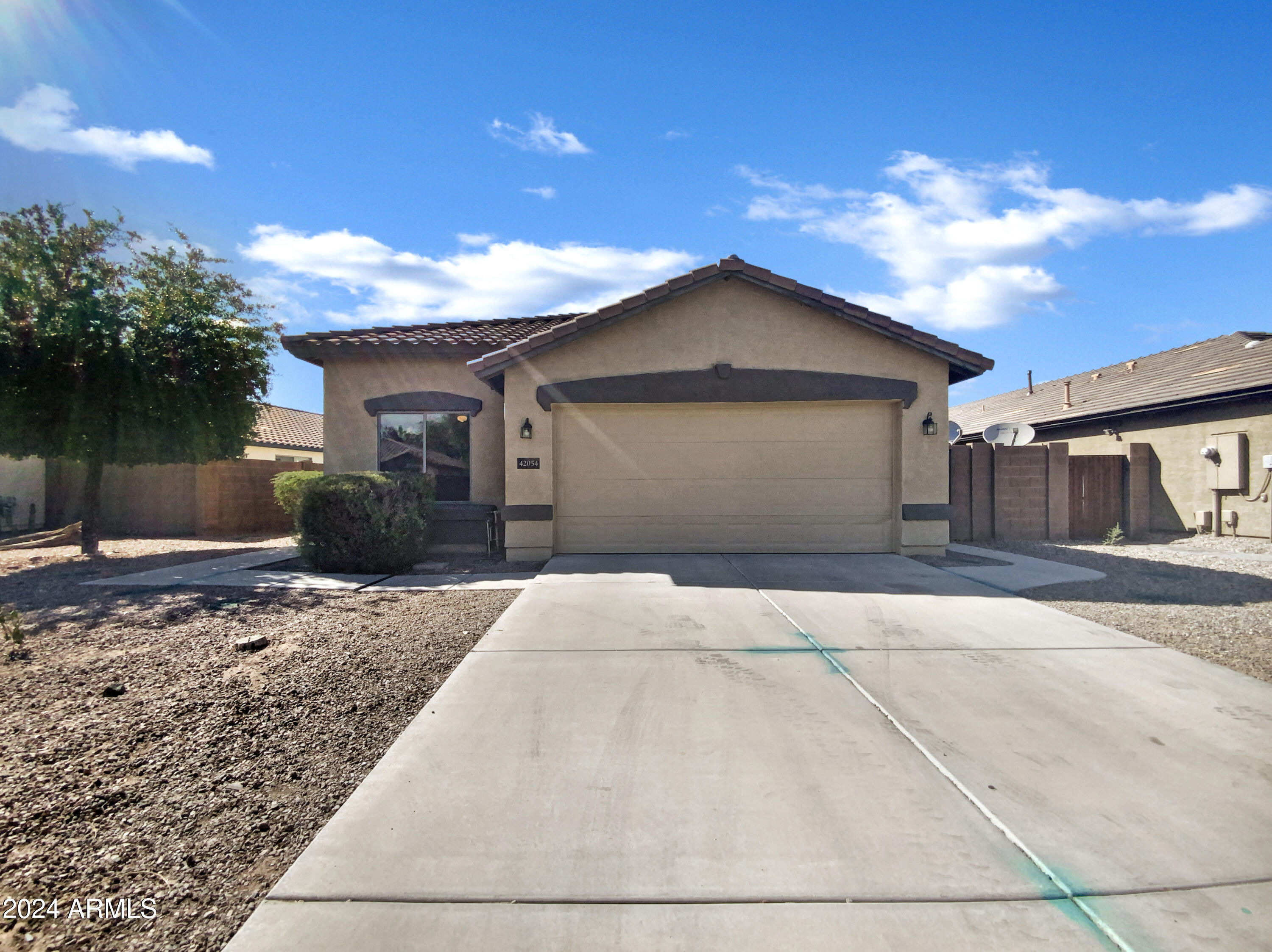 42054 W CHEYENNE Drive