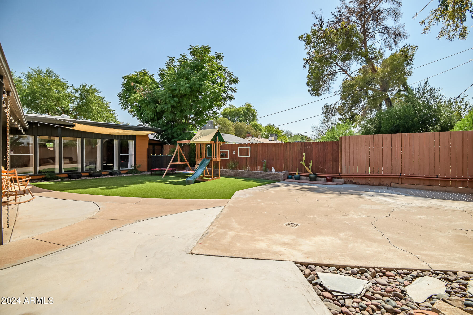 1240 E COOLIDGE Street