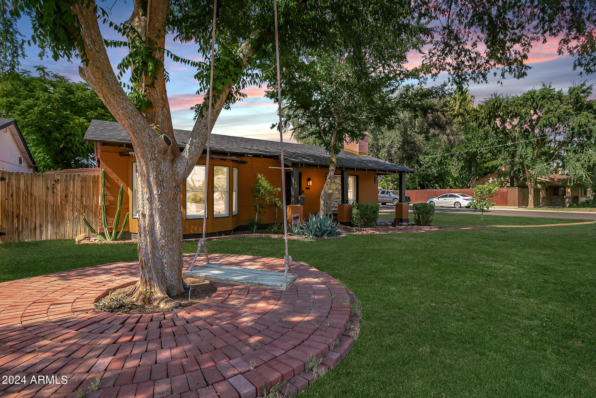 1240 E COOLIDGE Street