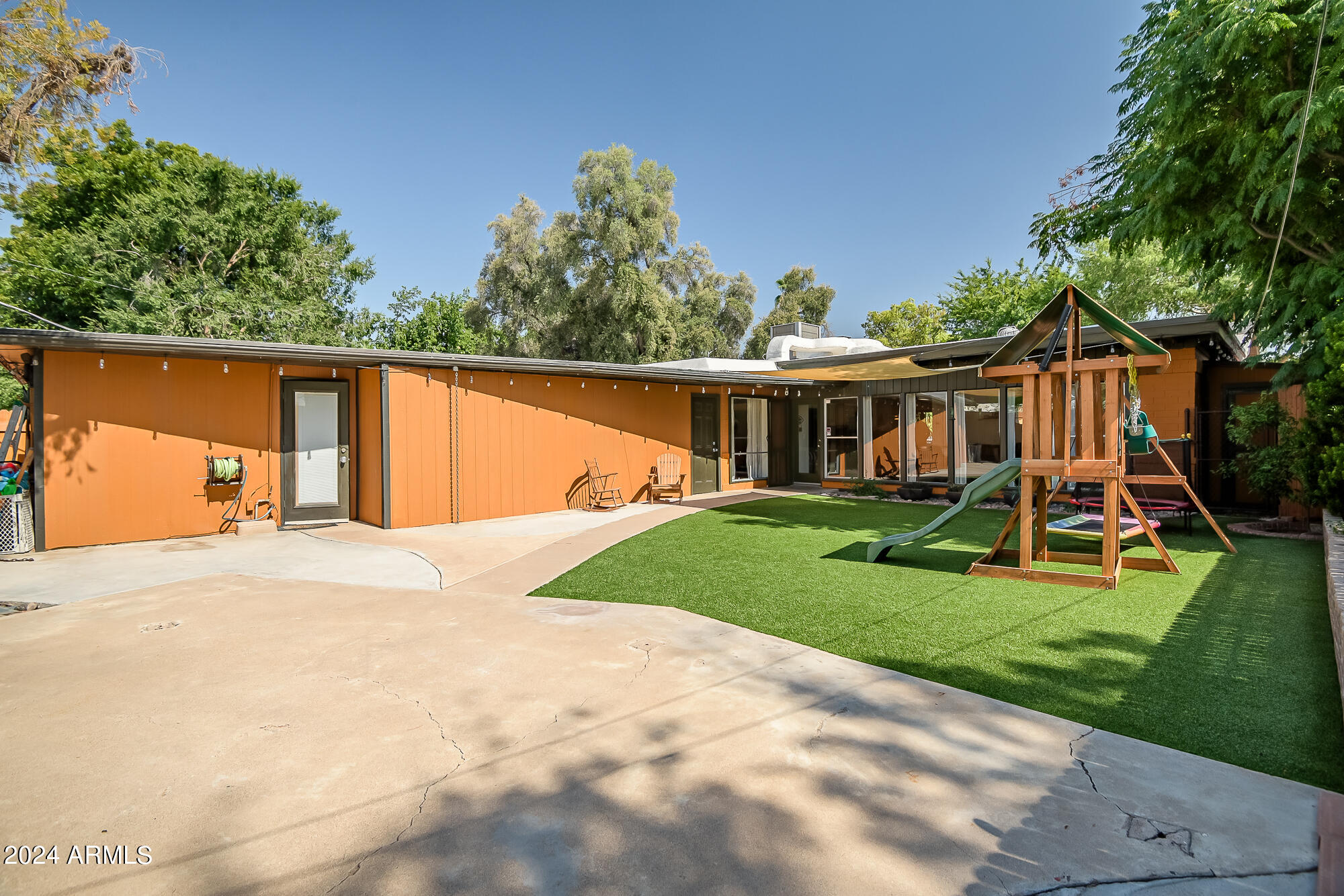 1240 E COOLIDGE Street