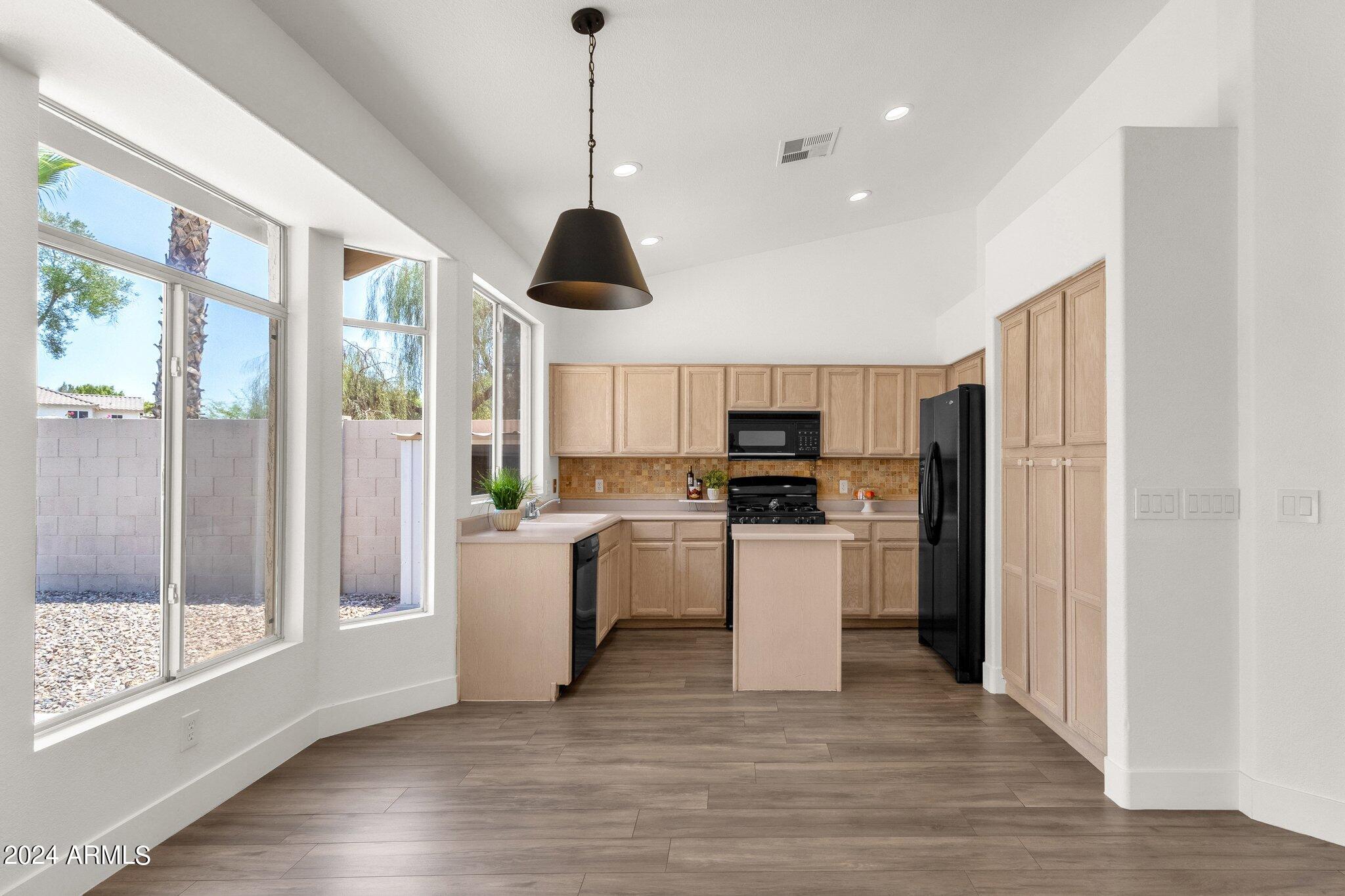 2610 W SHANNON Court