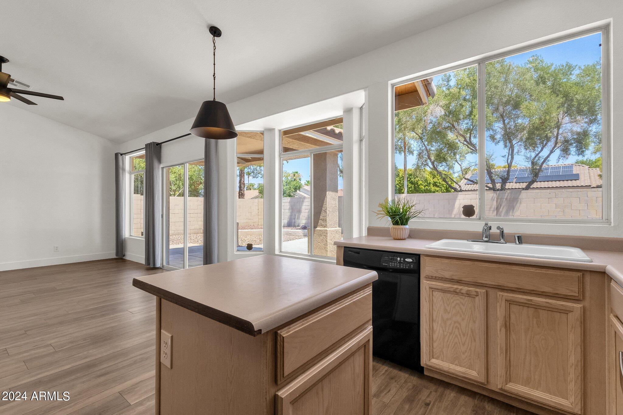 2610 W SHANNON Court