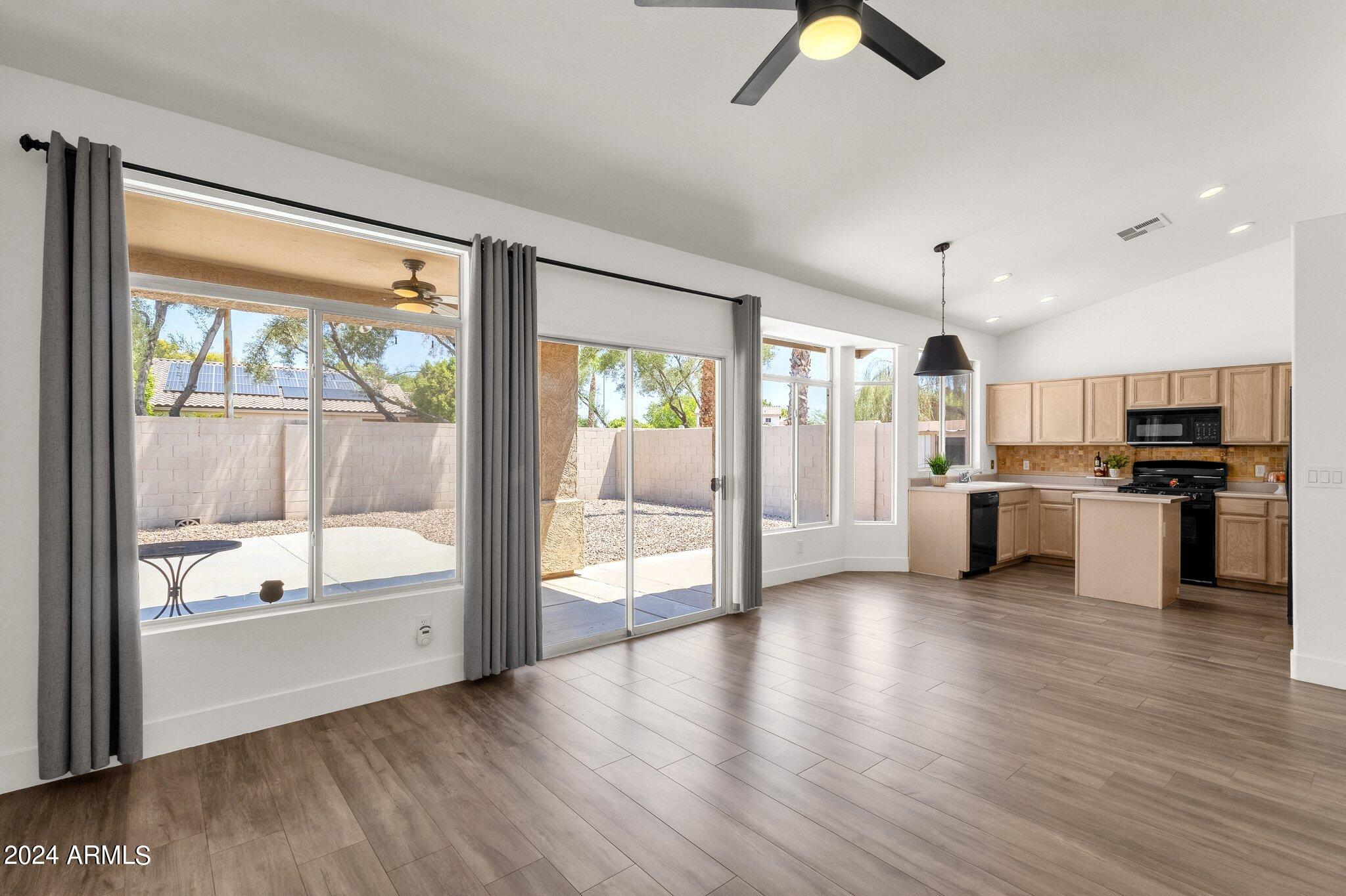 2610 W SHANNON Court