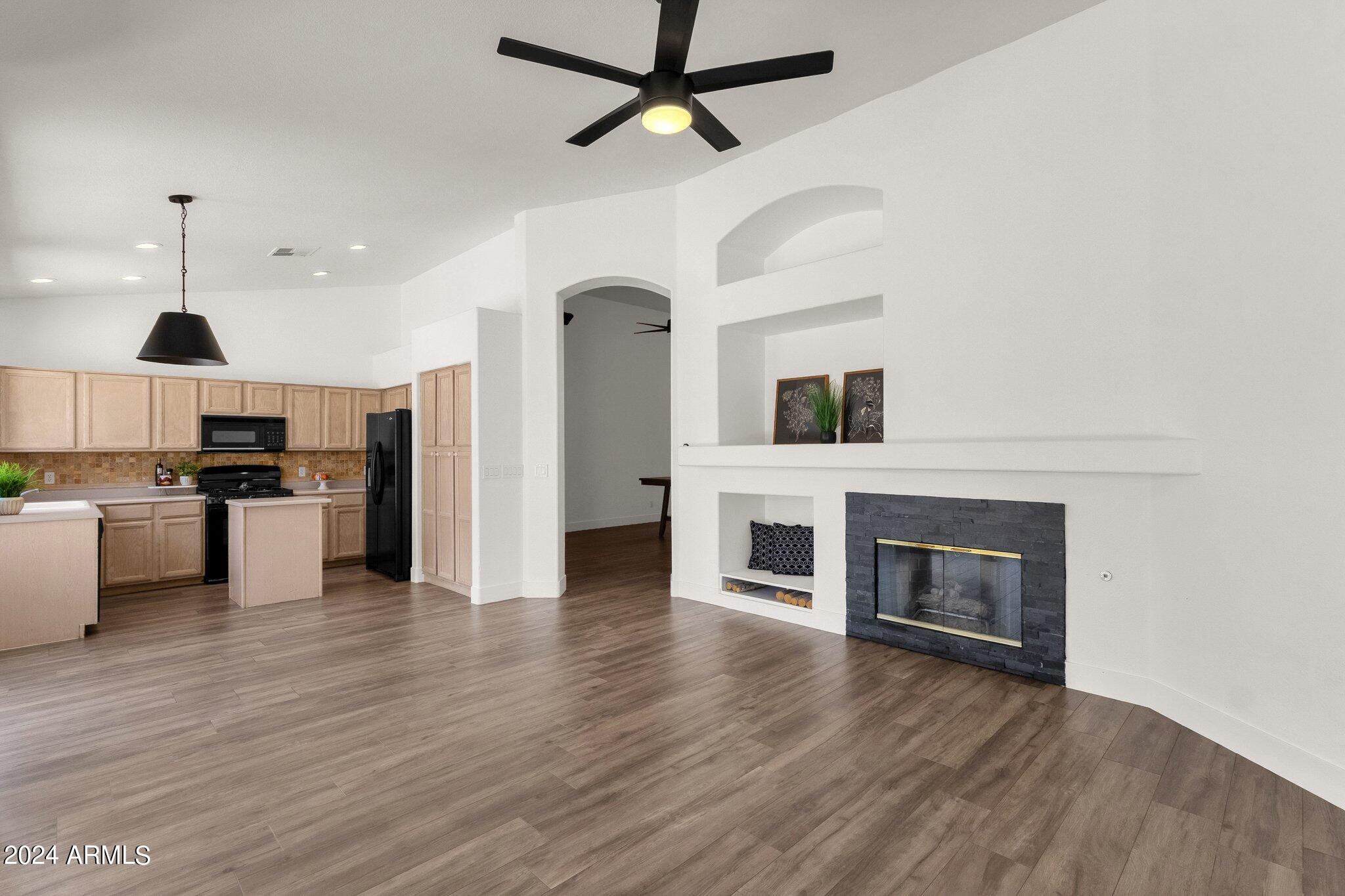 2610 W SHANNON Court