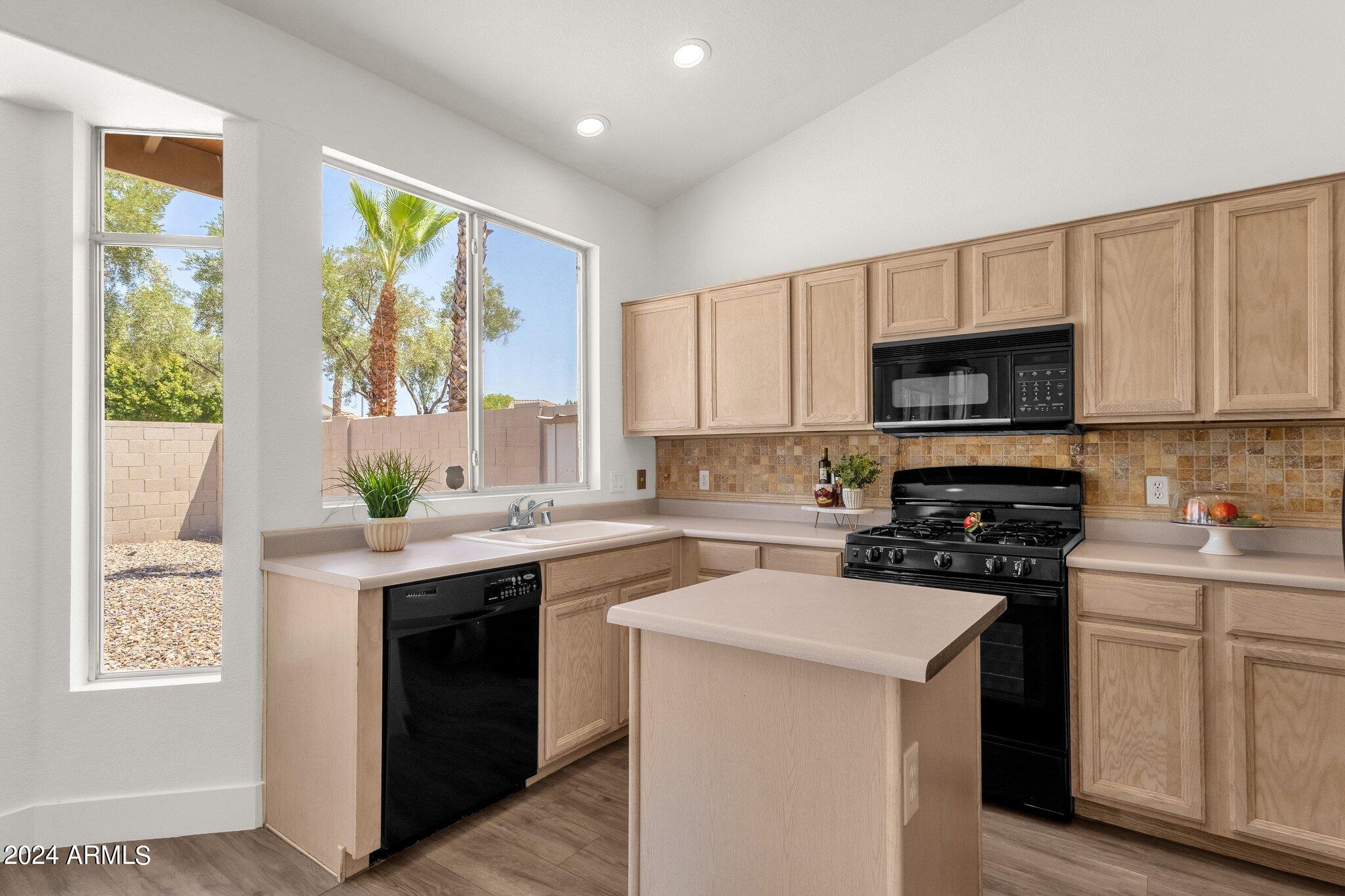 2610 W SHANNON Court