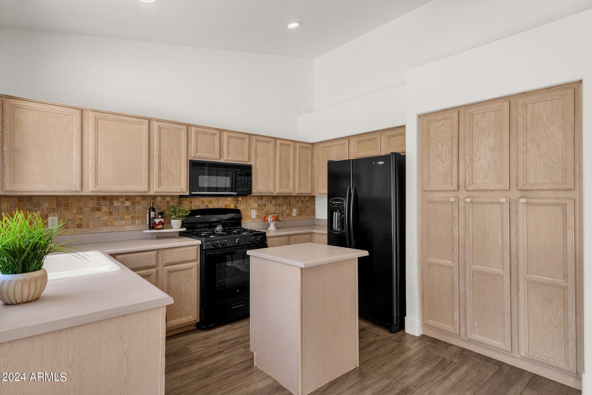2610 W SHANNON Court