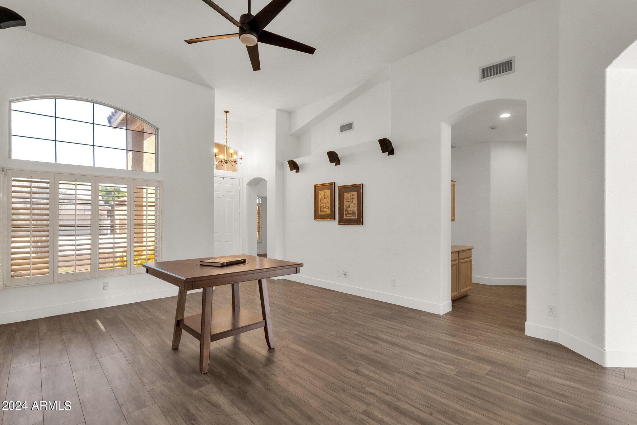 2610 W SHANNON Court