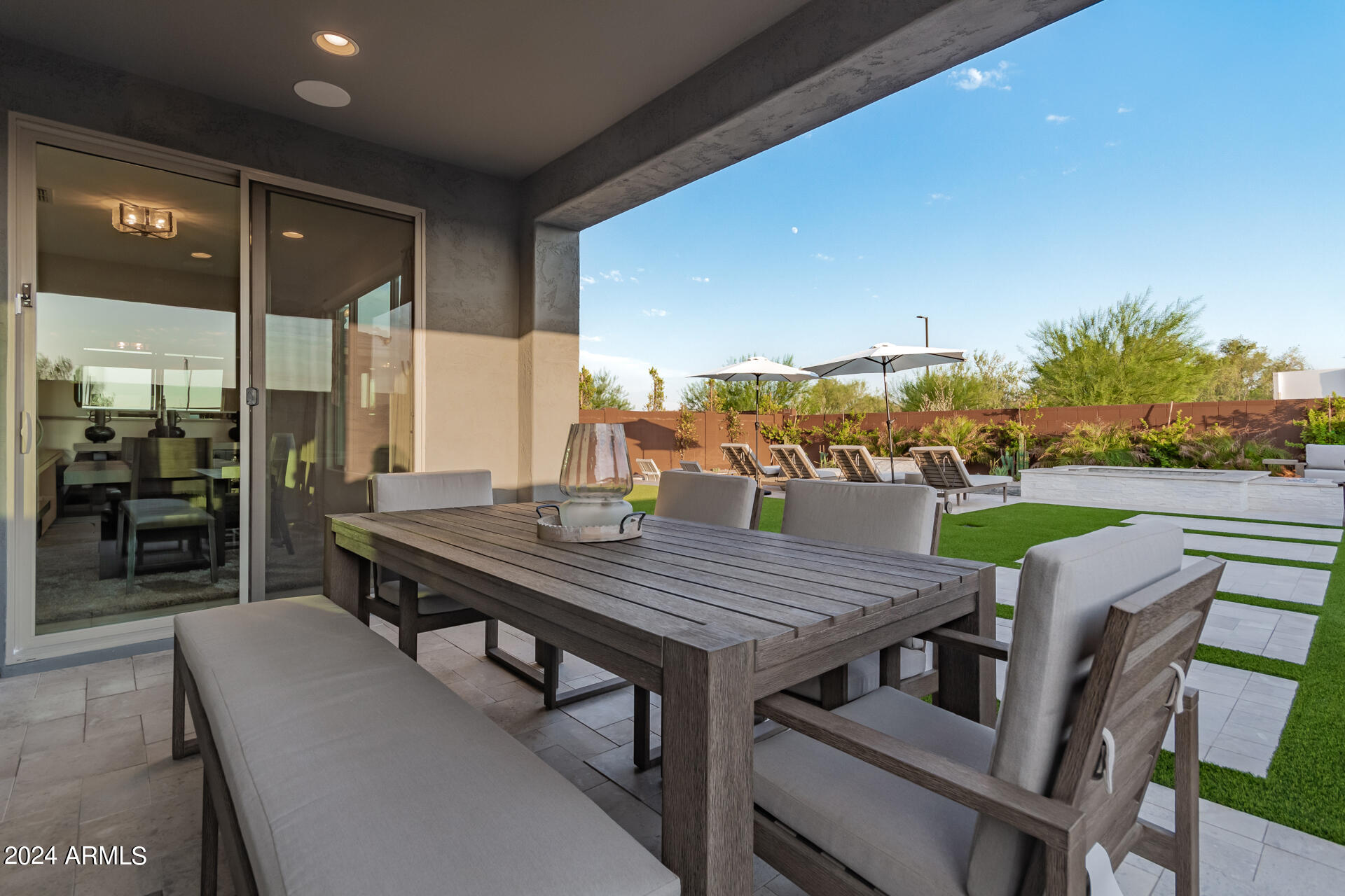1937 W BURNSIDE Trail