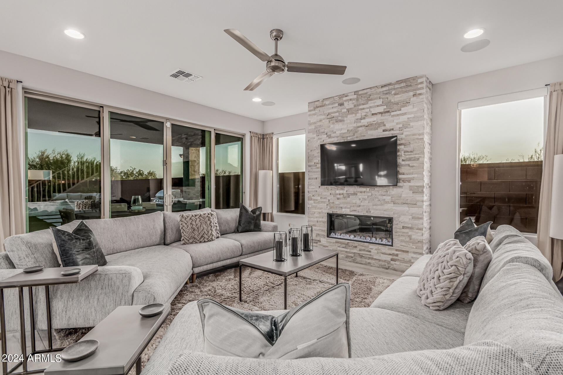 1937 W BURNSIDE Trail