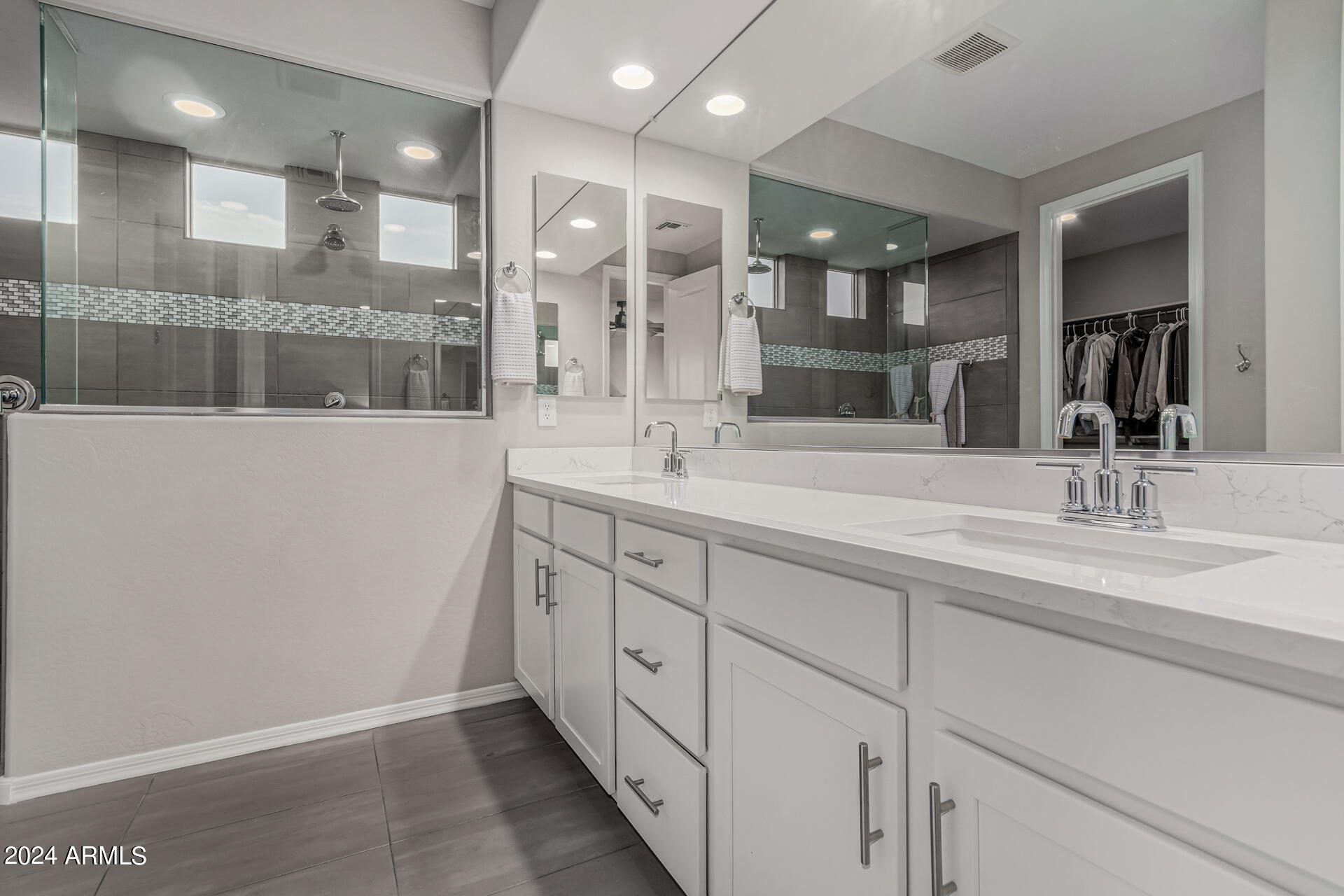 1937 W BURNSIDE Trail