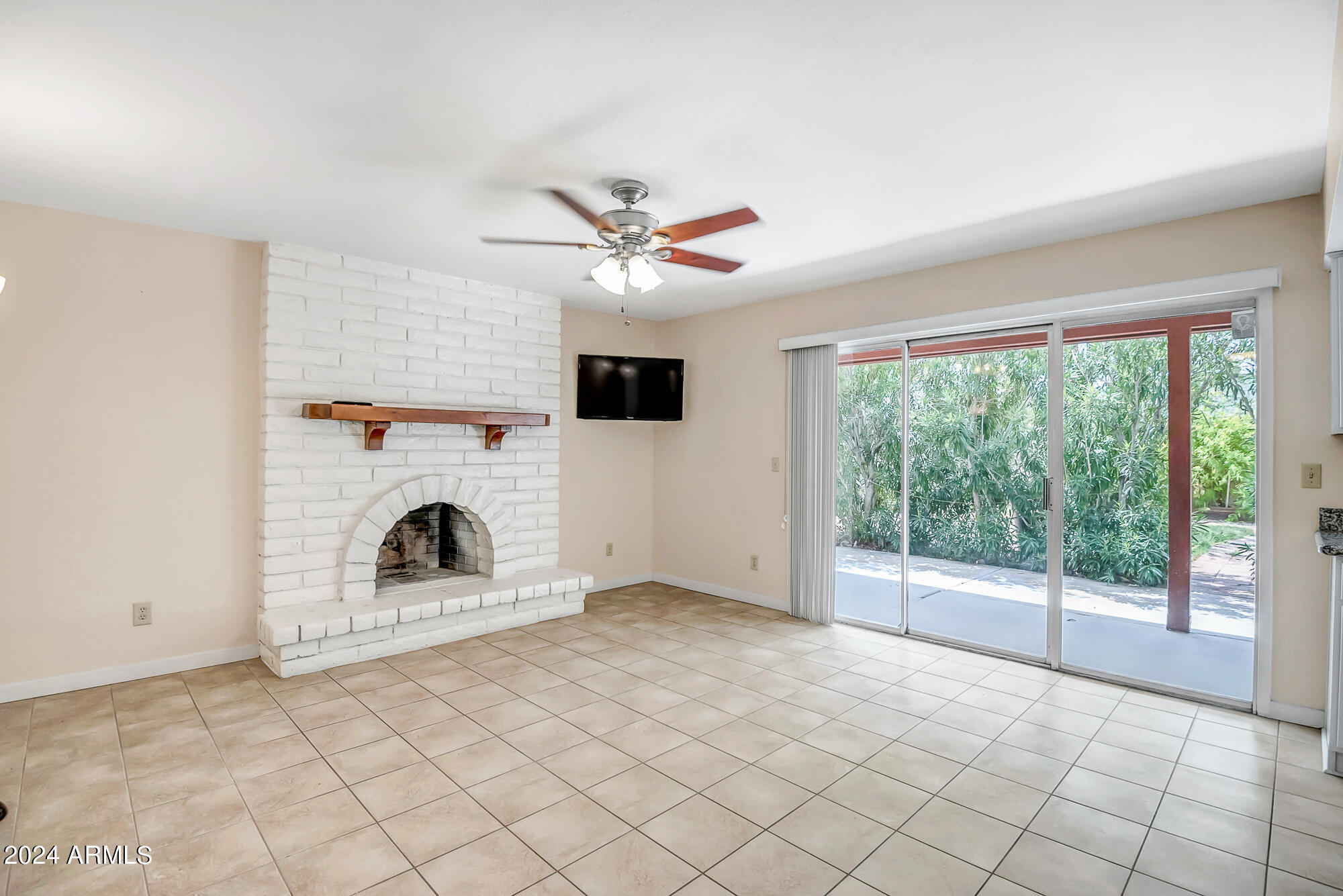 5813 W SHANGRI LA Road