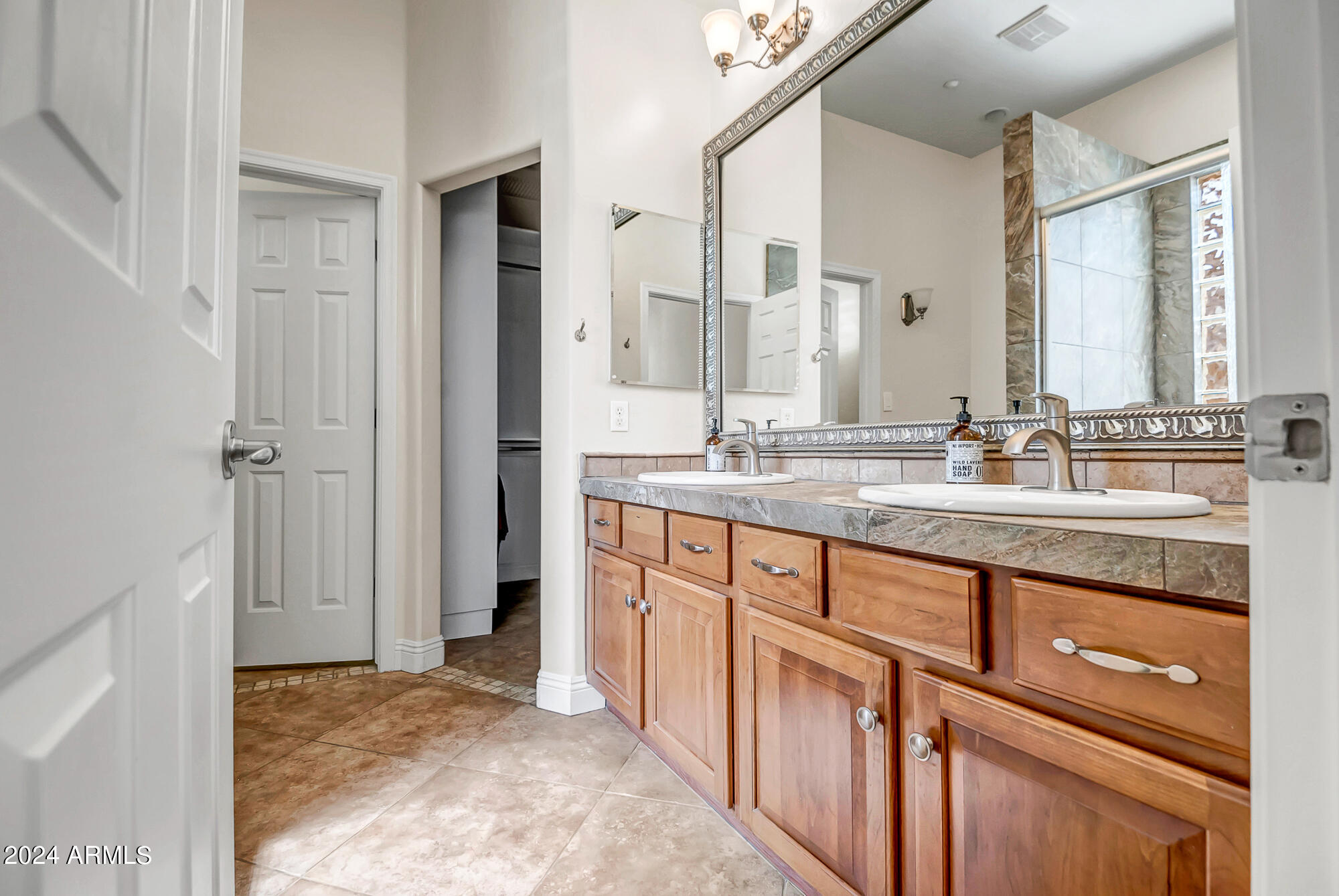 3337 W LINKS Drive