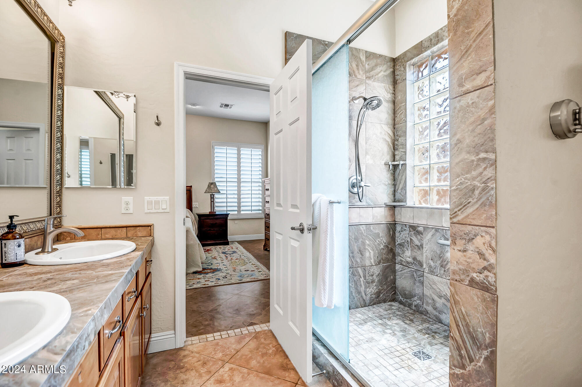 3337 W LINKS Drive