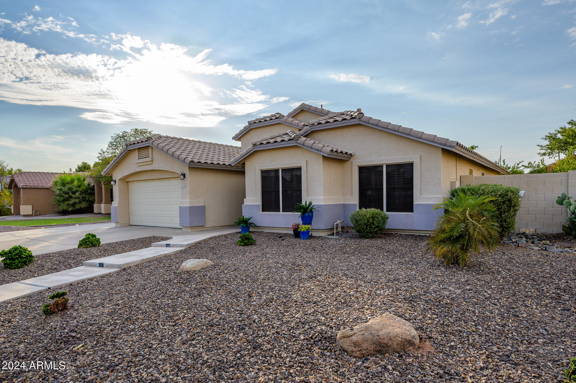 2392 E NATHAN Way