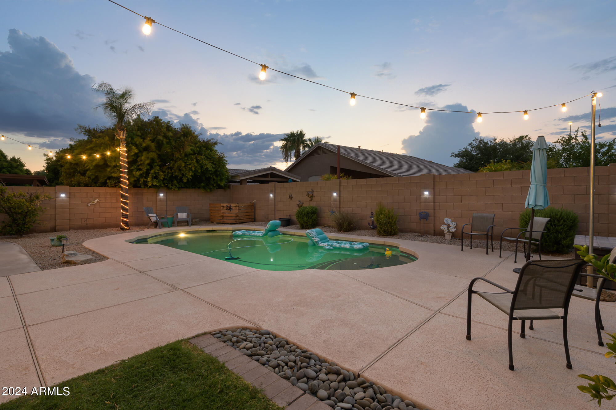 2392 E NATHAN Way
