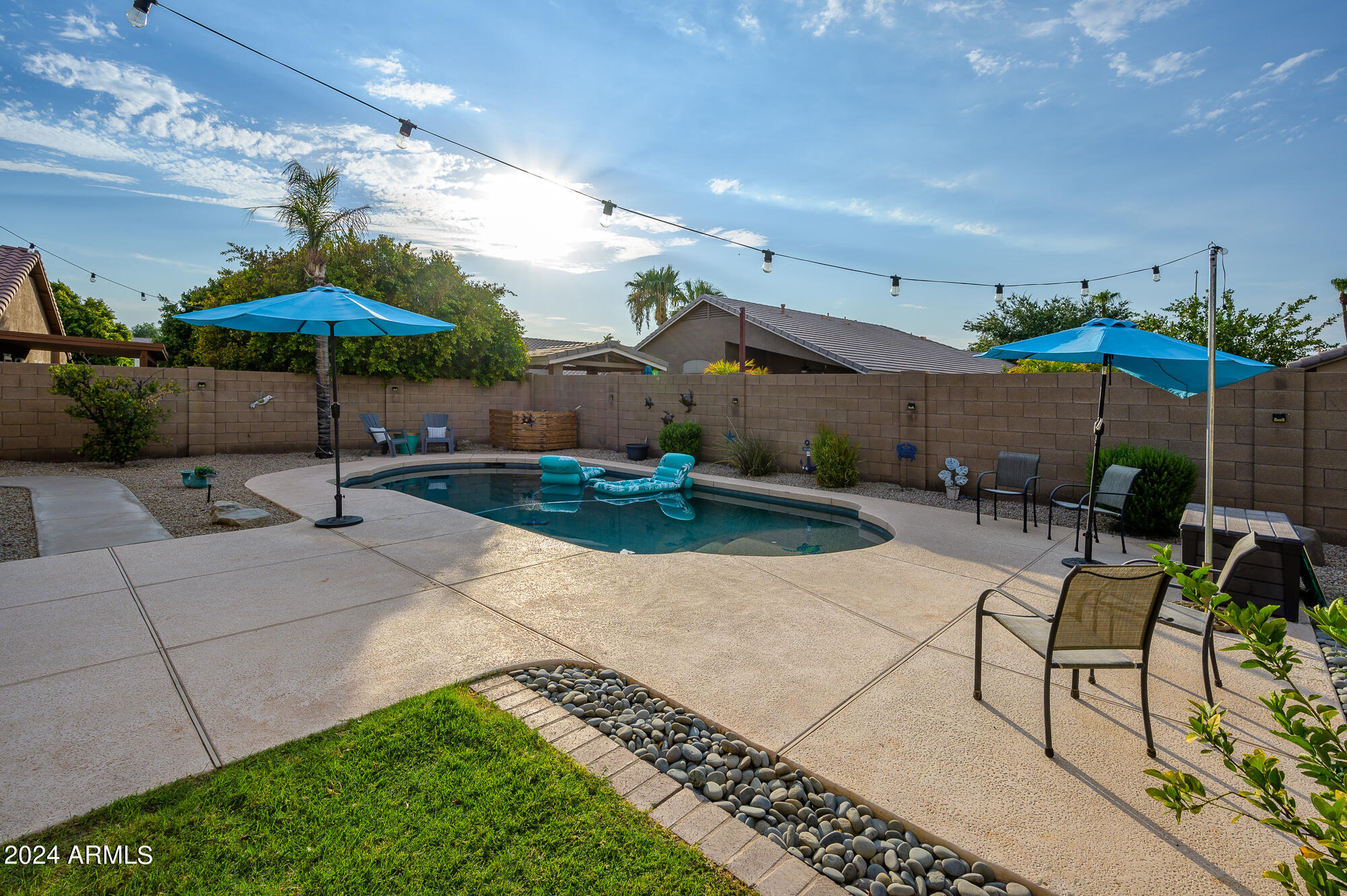 2392 E NATHAN Way