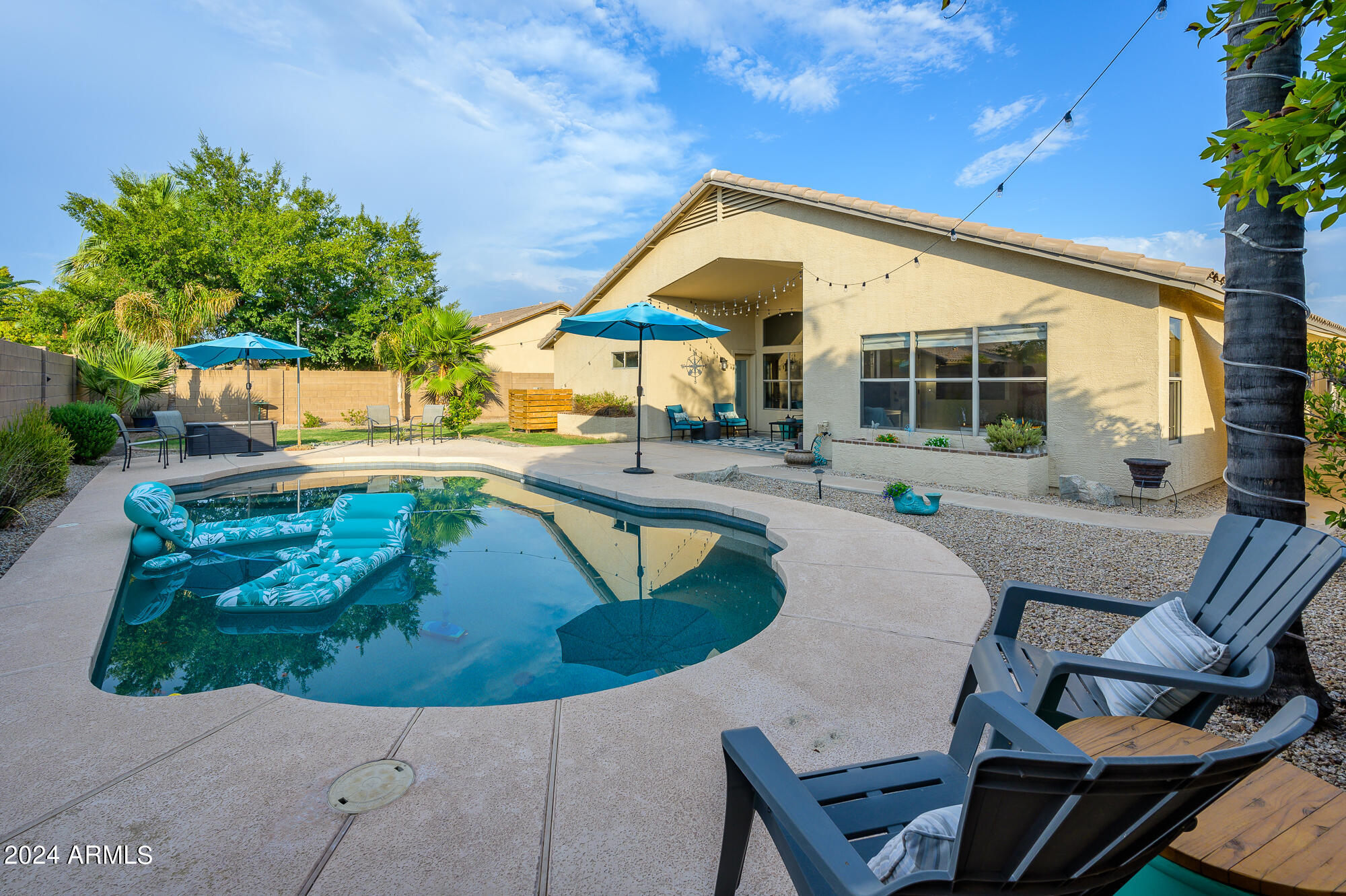 2392 E NATHAN Way