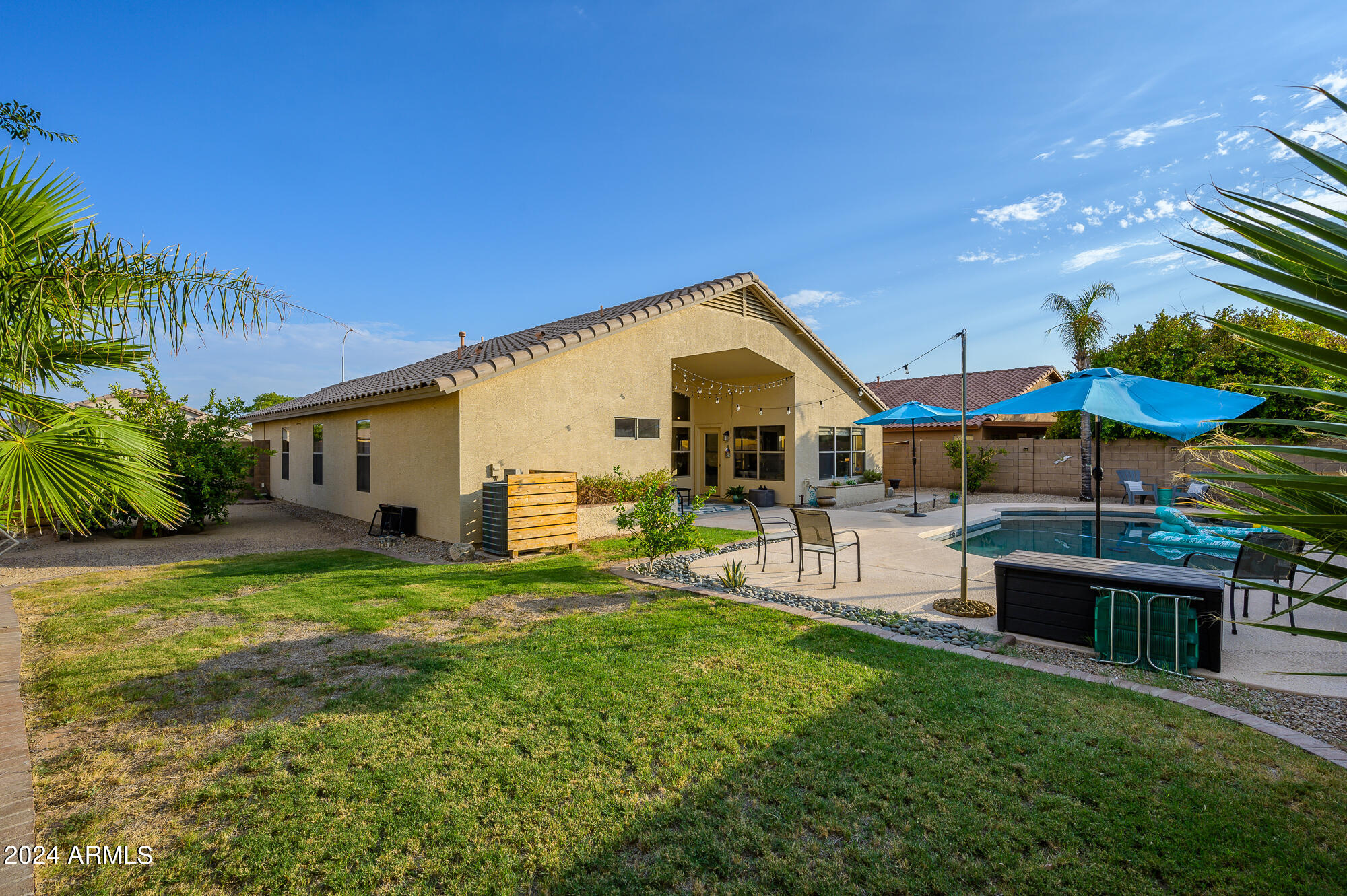 2392 E NATHAN Way