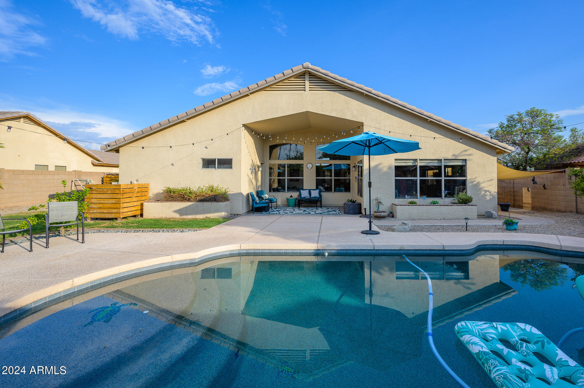 2392 E NATHAN Way