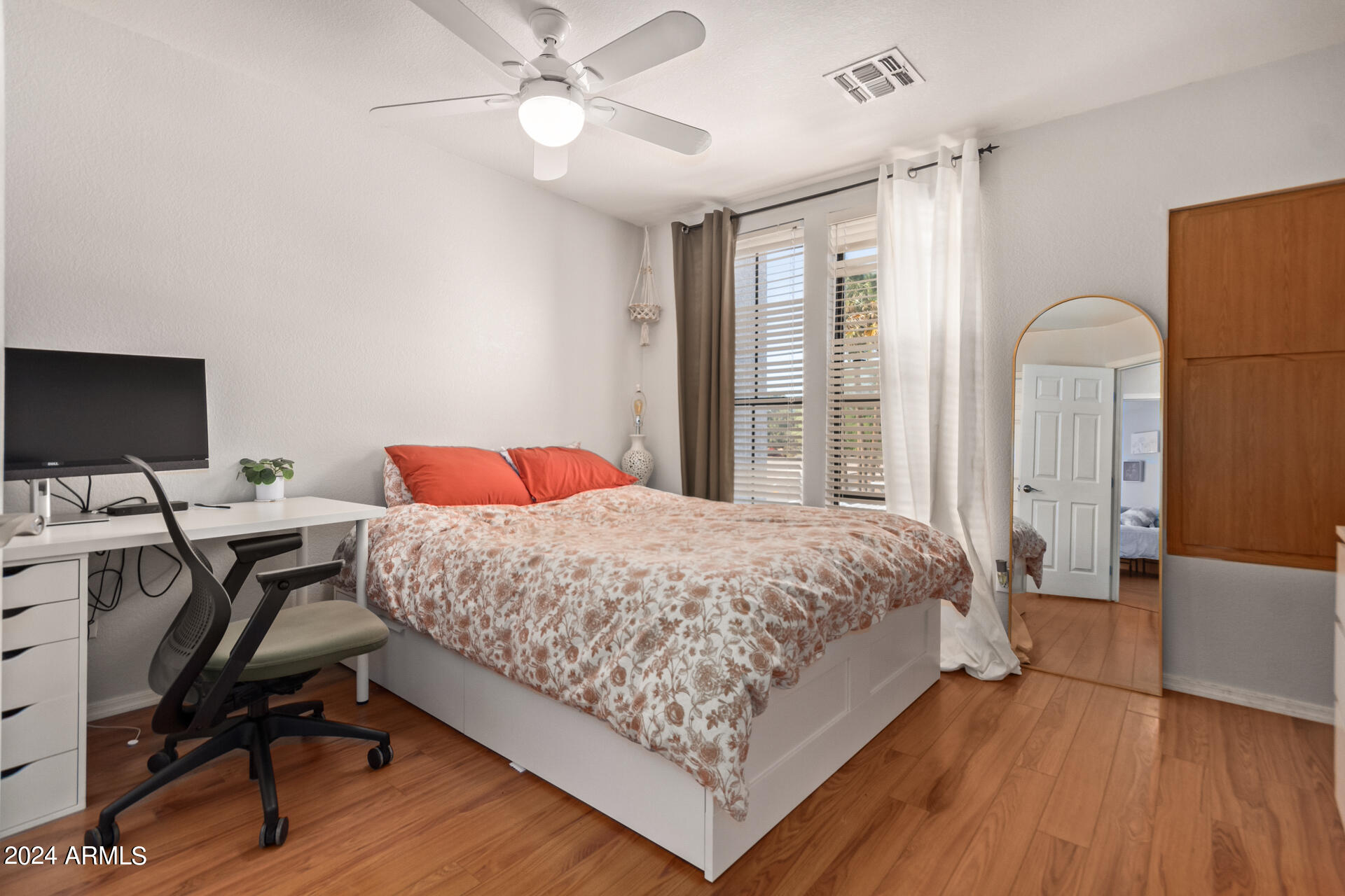 280 S ELIZABETH Way, 26