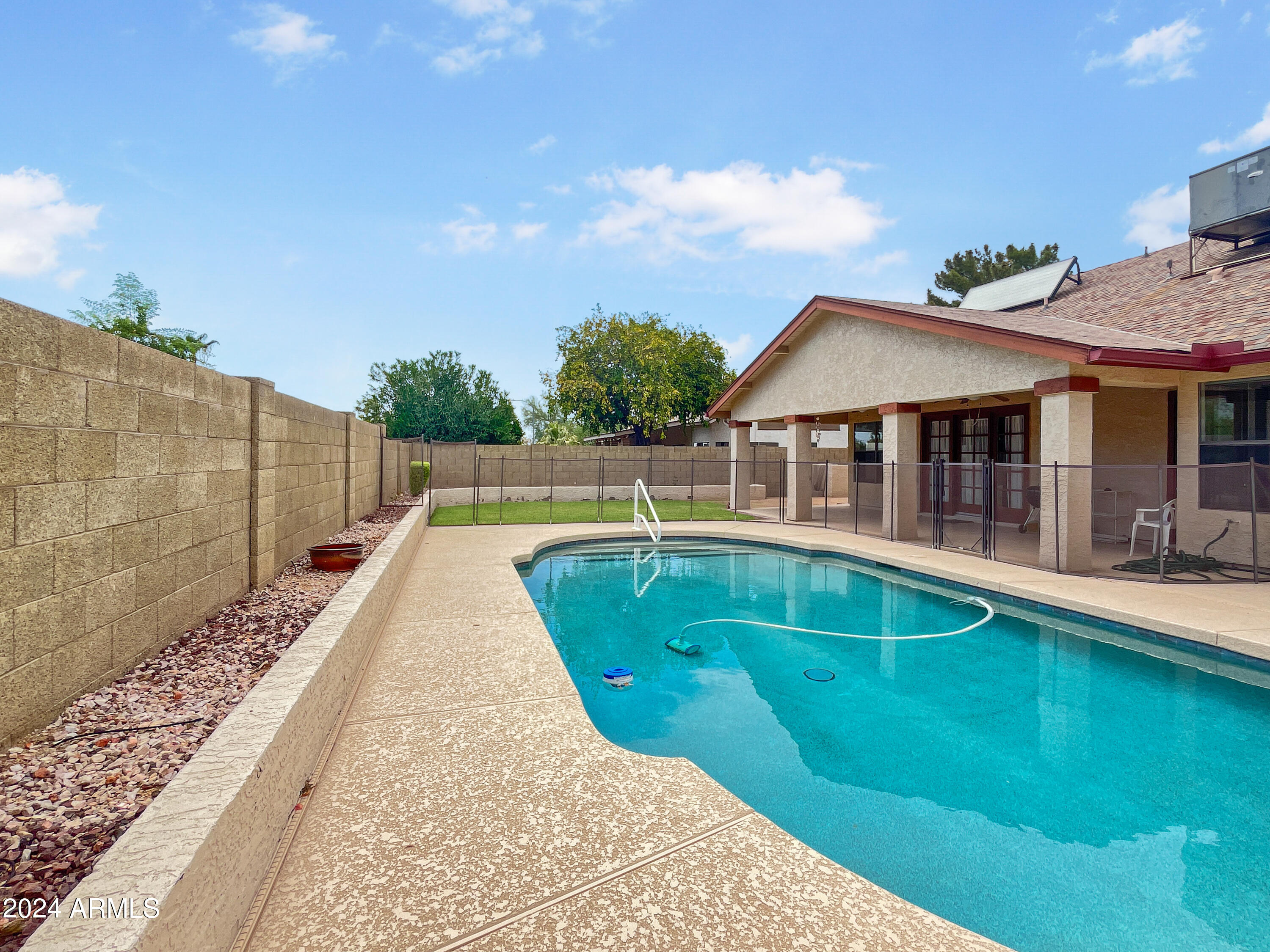1443 E WICKIEUP Lane