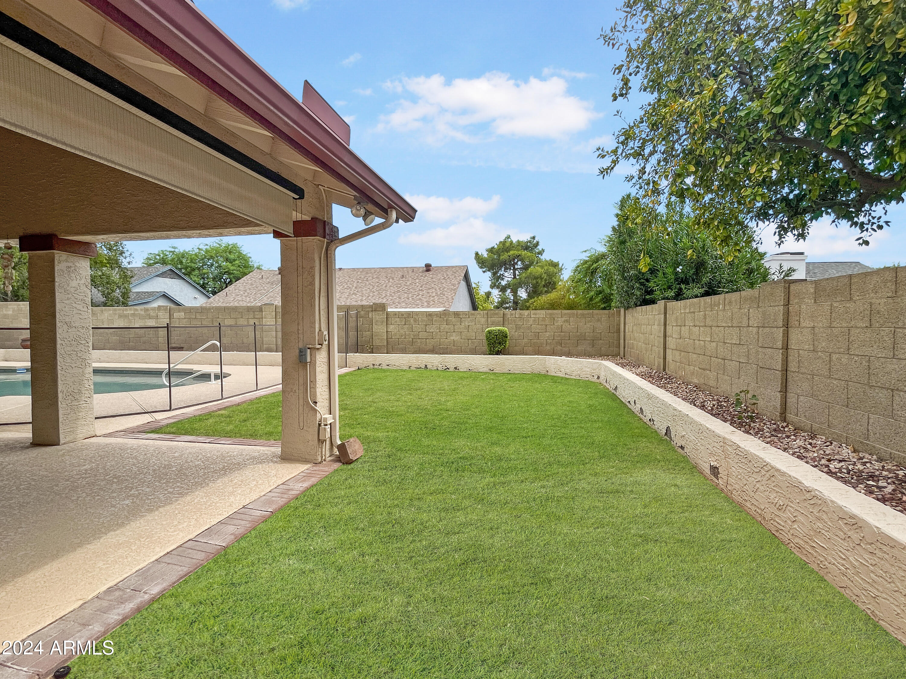 1443 E WICKIEUP Lane
