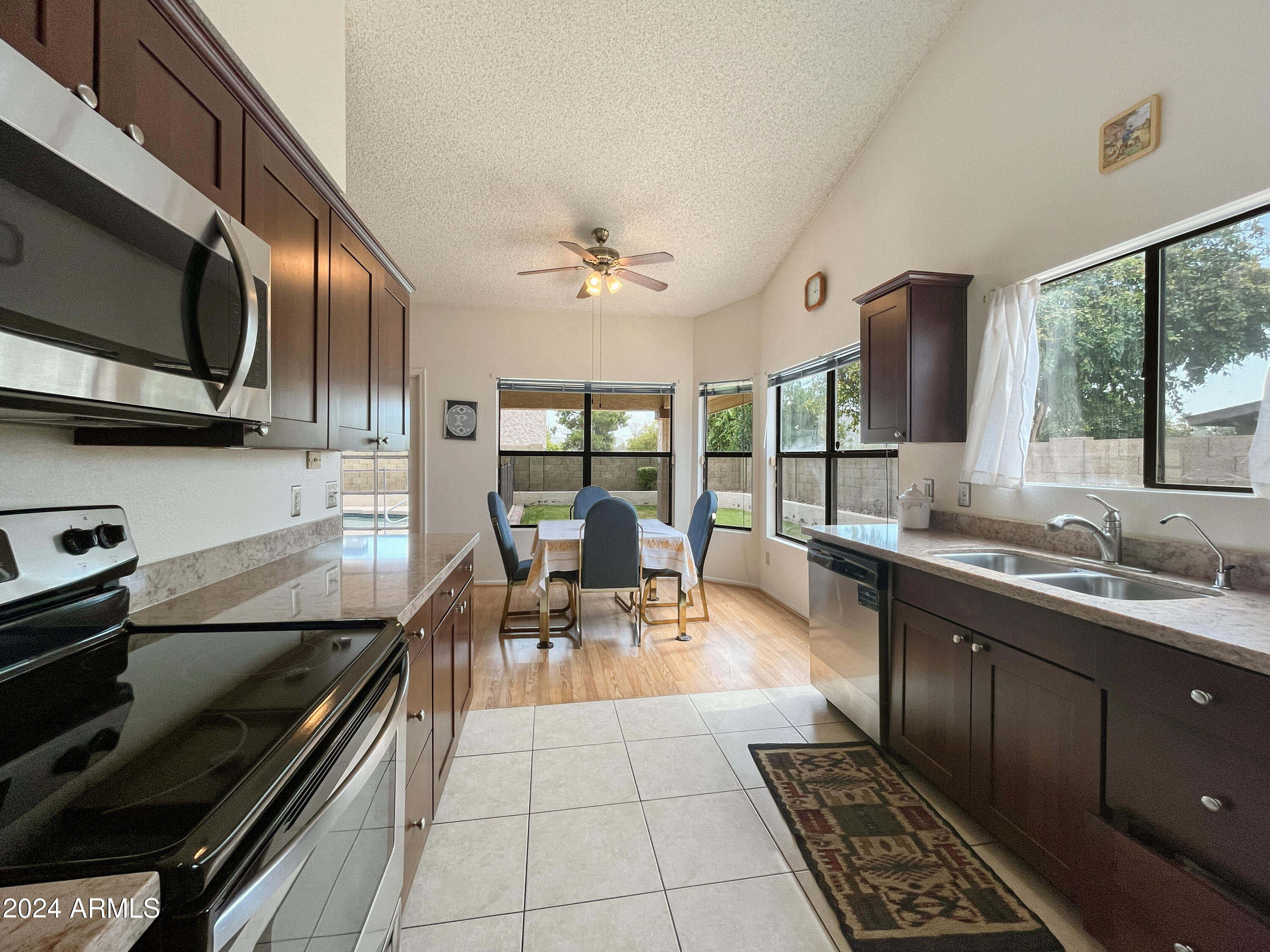1443 E WICKIEUP Lane
