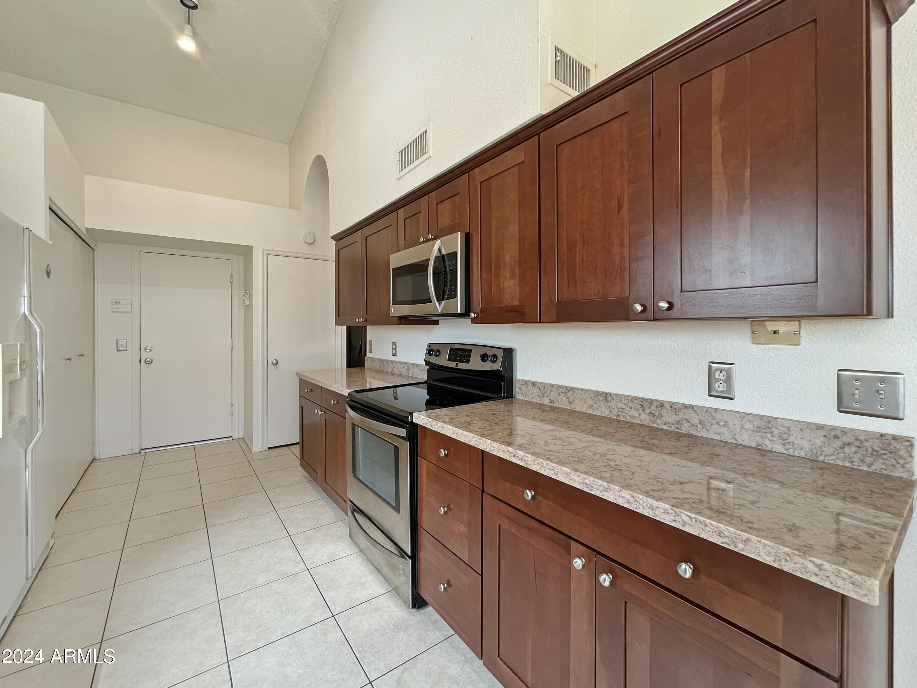 1443 E WICKIEUP Lane