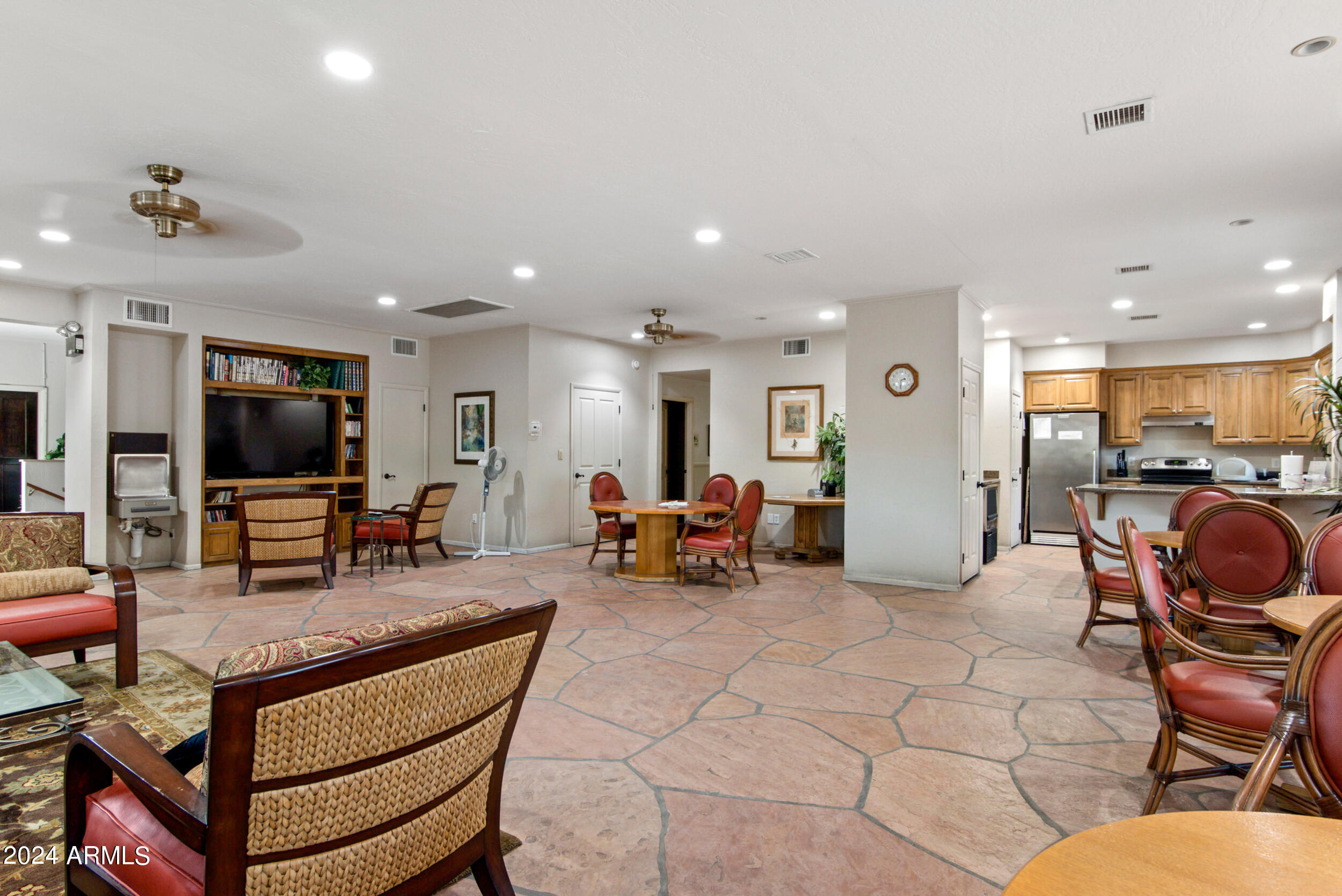 2233 E Behrend Drive # 86