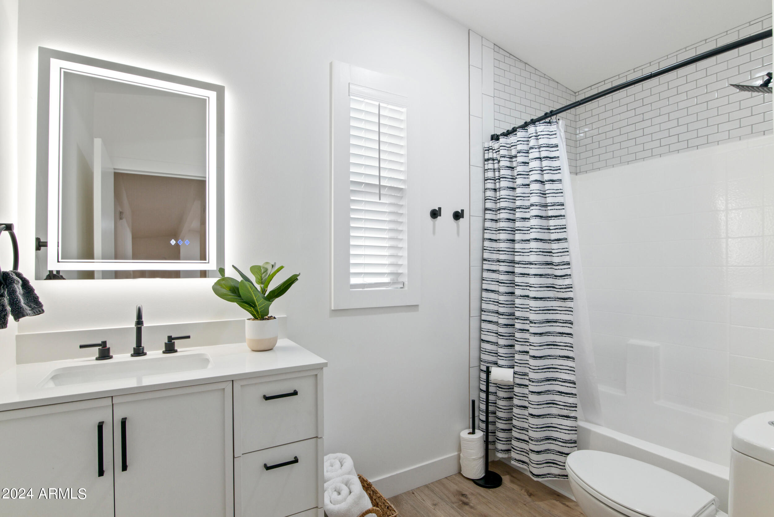 2233 E Behrend Drive # 86