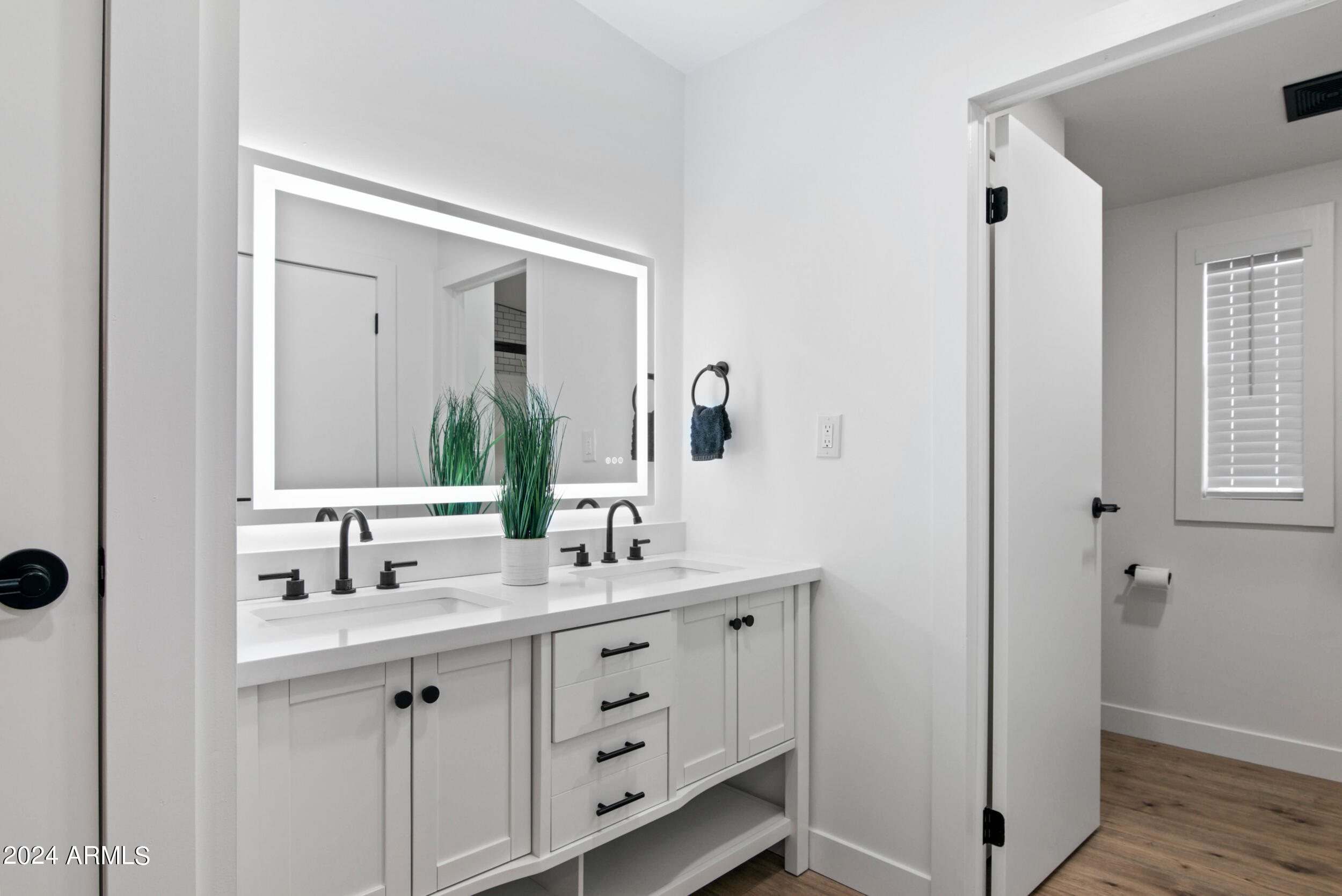 2233 E Behrend Drive # 86