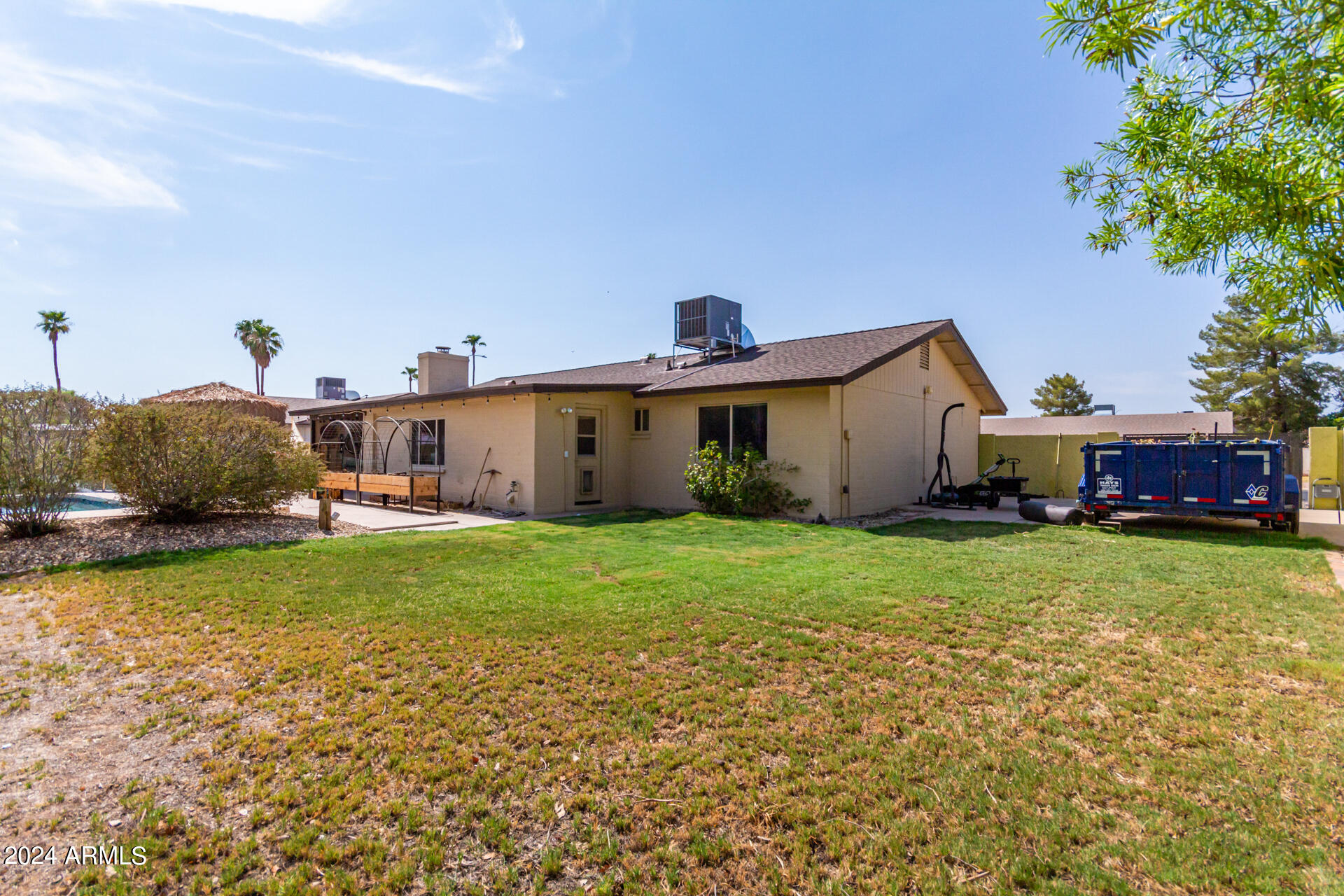2963 E DES MOINES Street