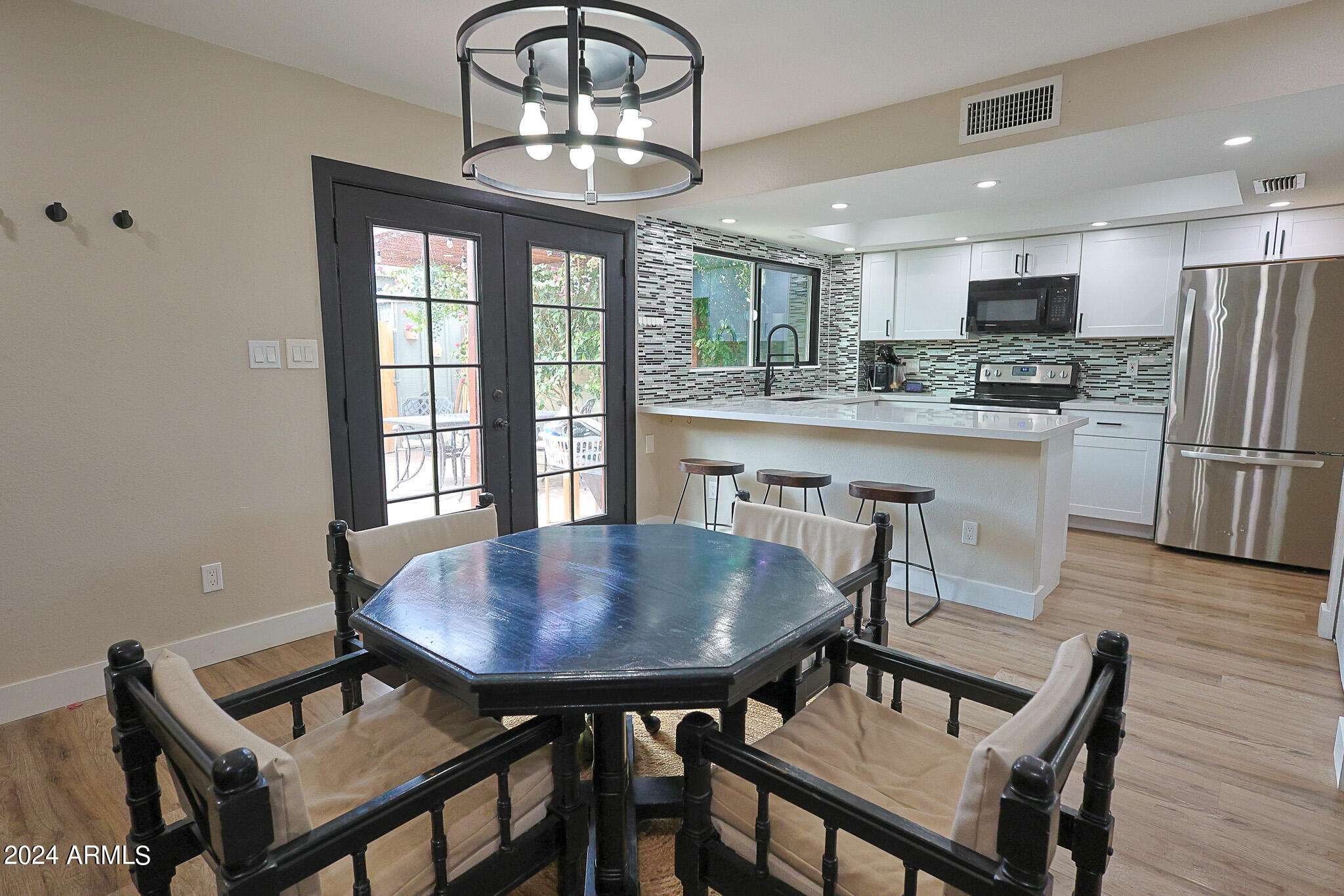 2032 W HIGHLAND Avenue